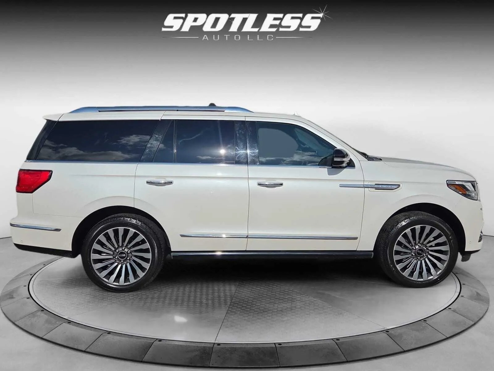 Lincoln Navigator photo 8