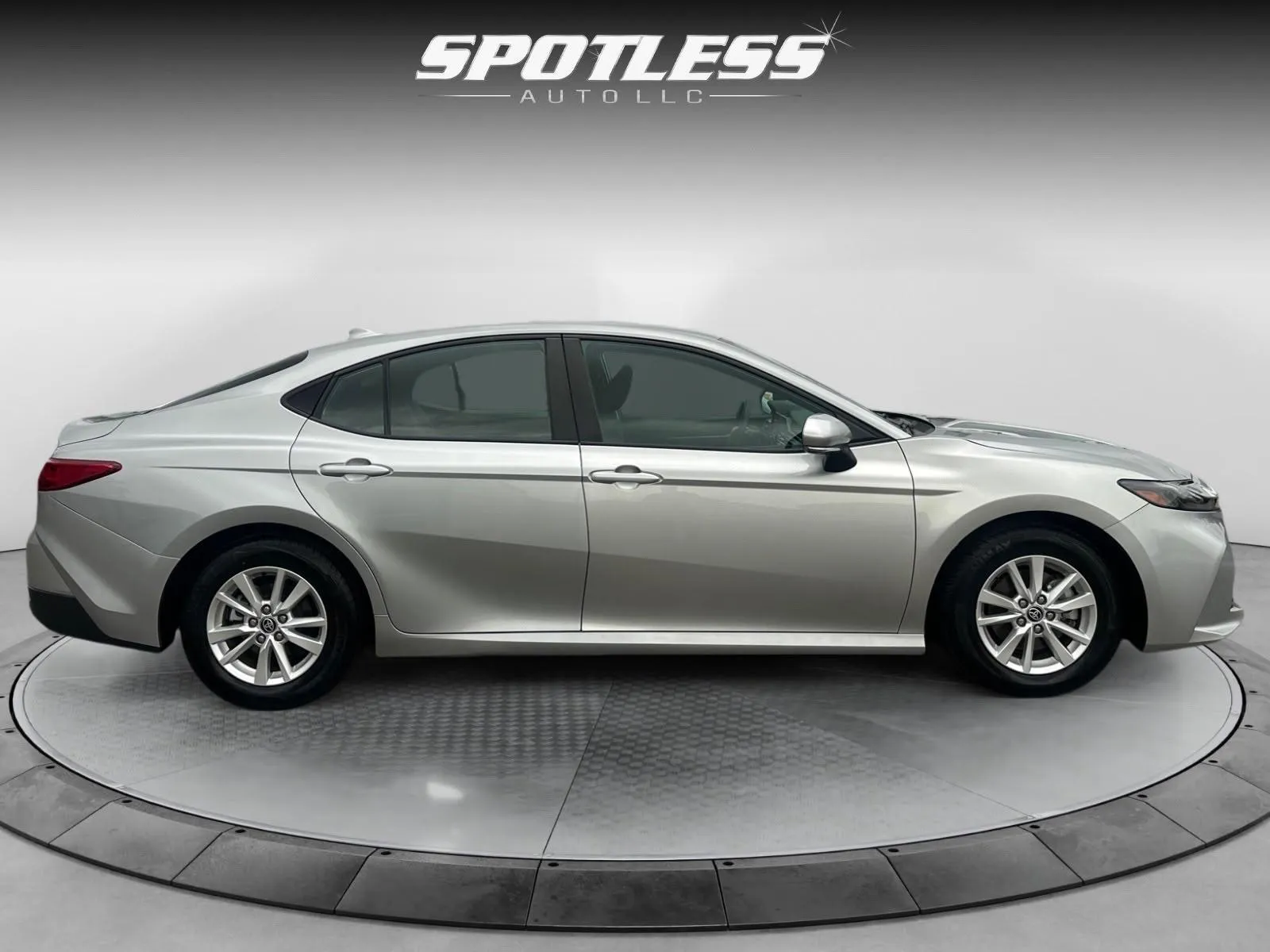 Toyota Camry photo 8