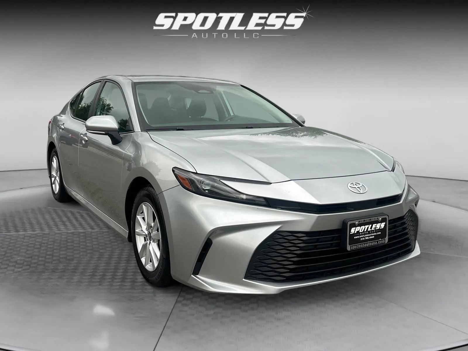 Toyota Camry photo 9