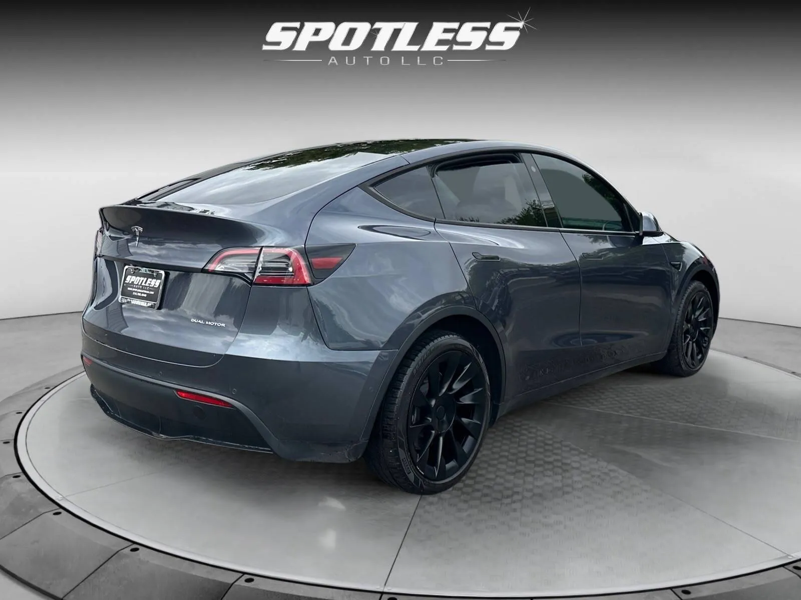 Tesla Model Y photo 7