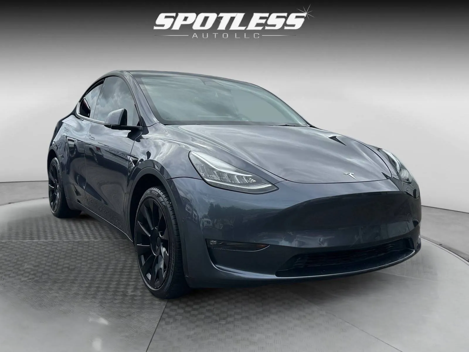 Tesla Model Y photo 11
