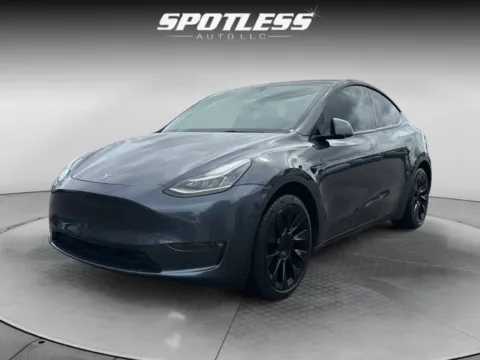 Silver 2022 Tesla Model Y Long Range for sale in San Antonio, TX