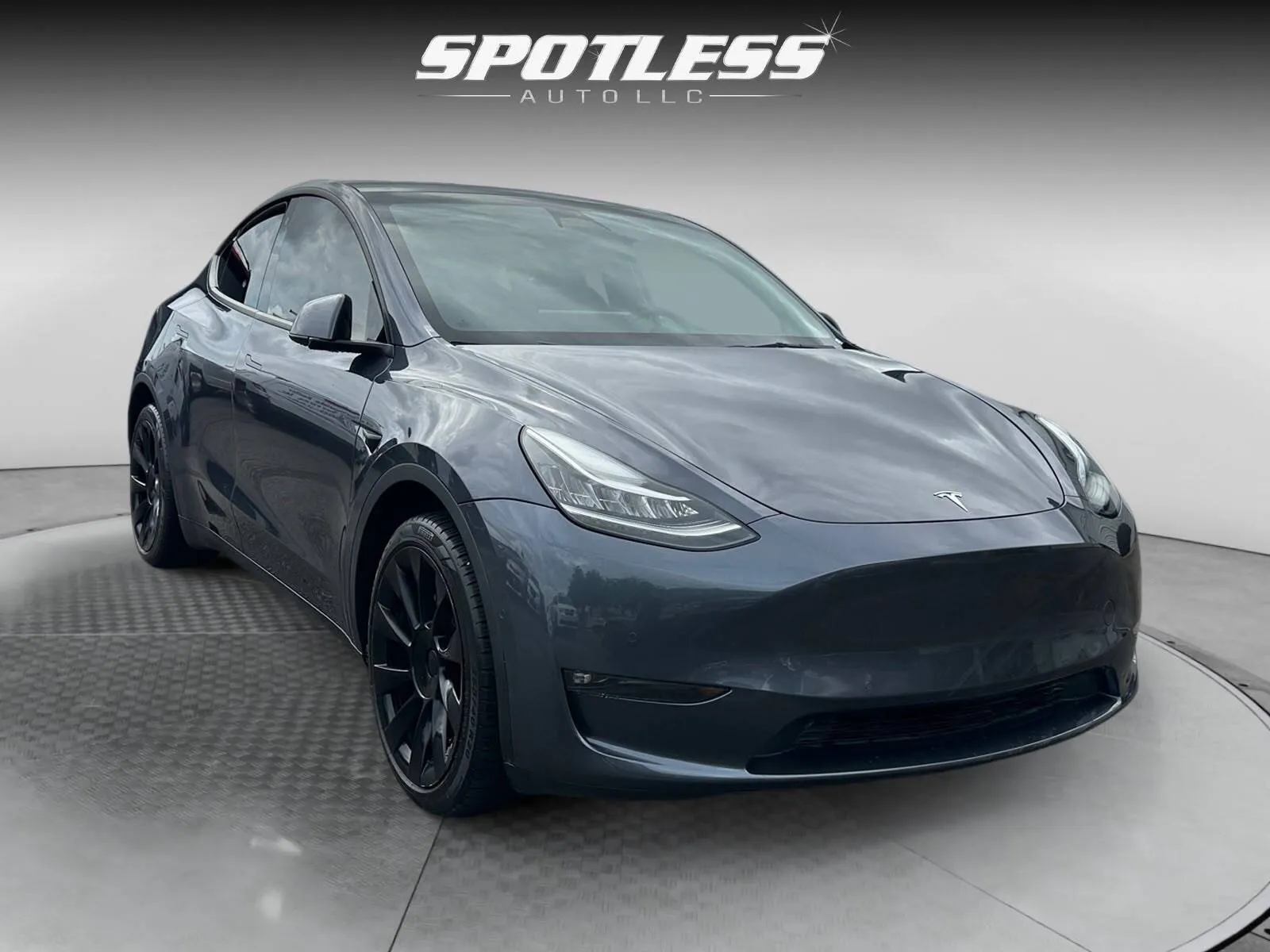 Tesla Model Y photo 9