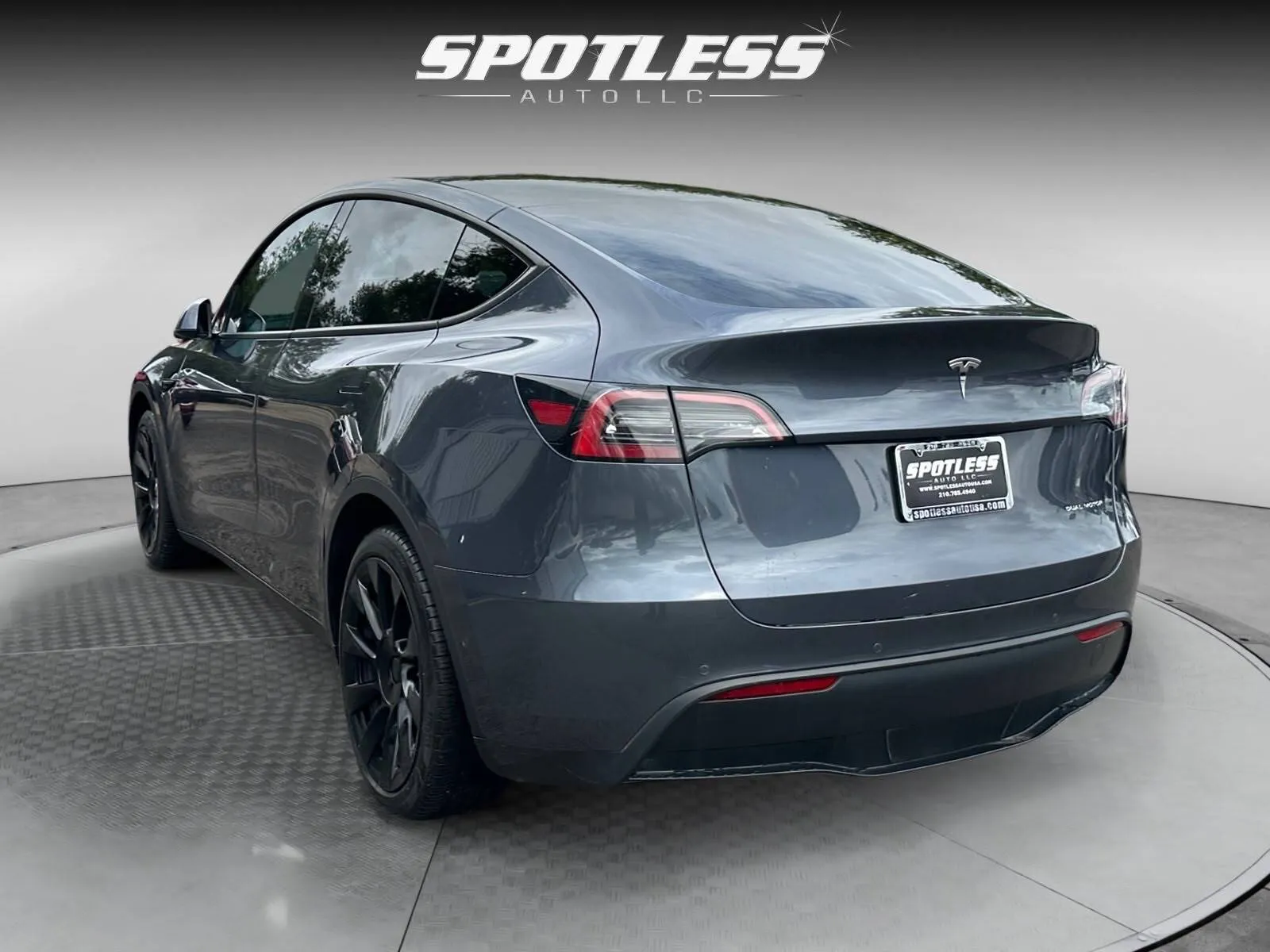 Tesla Model Y photo 5