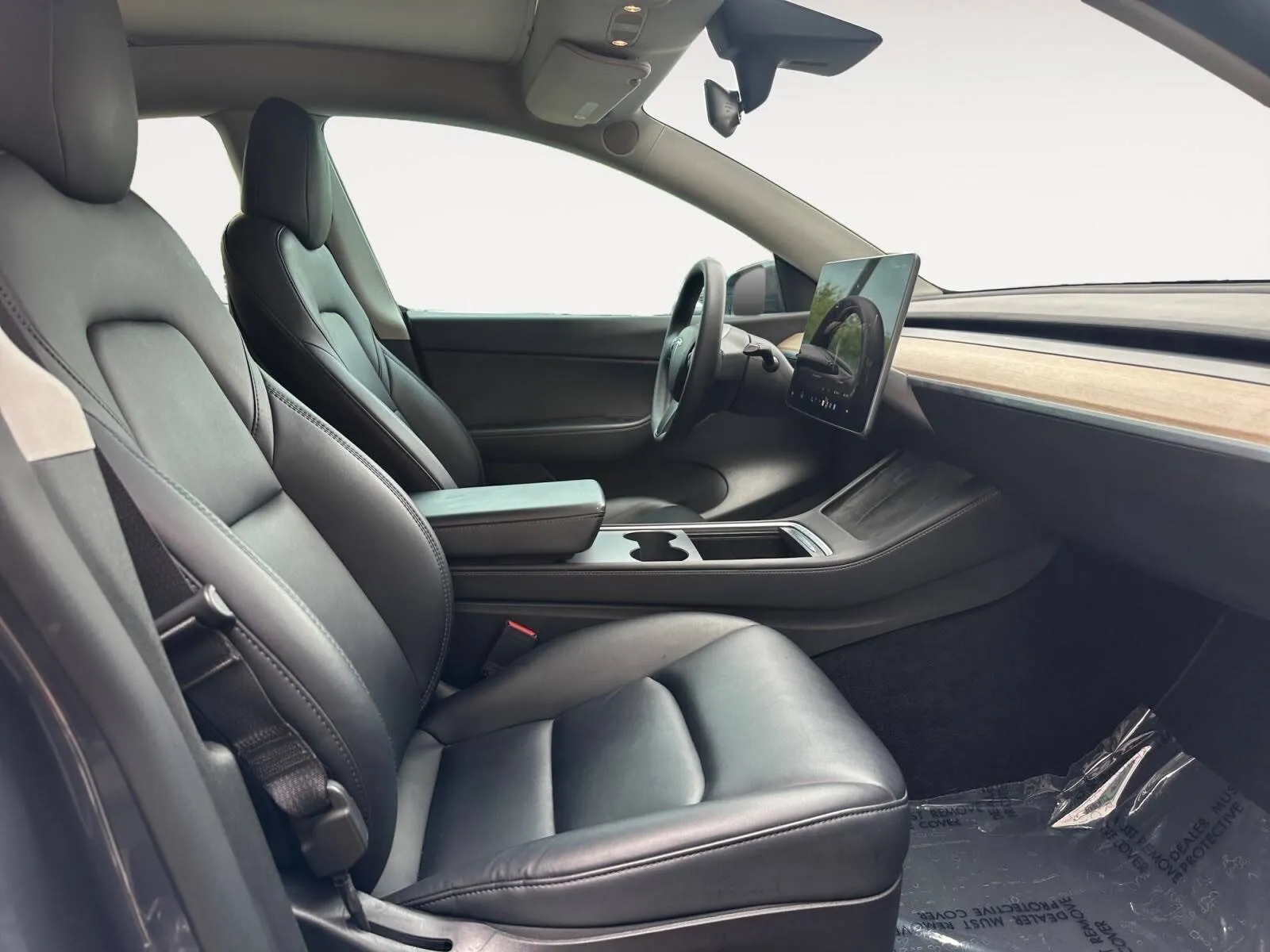 Tesla Model Y photo 23
