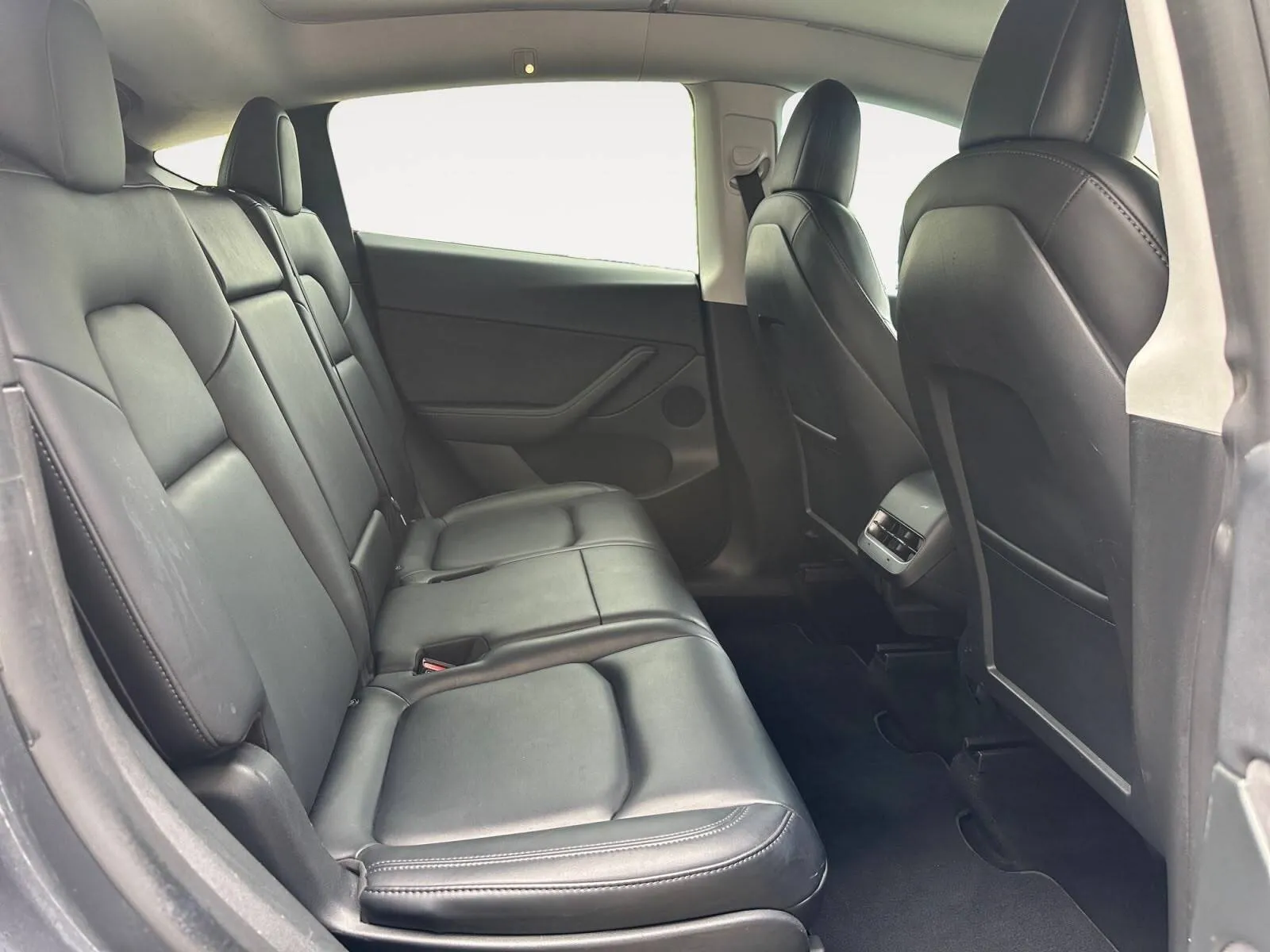 Tesla Model Y photo 24