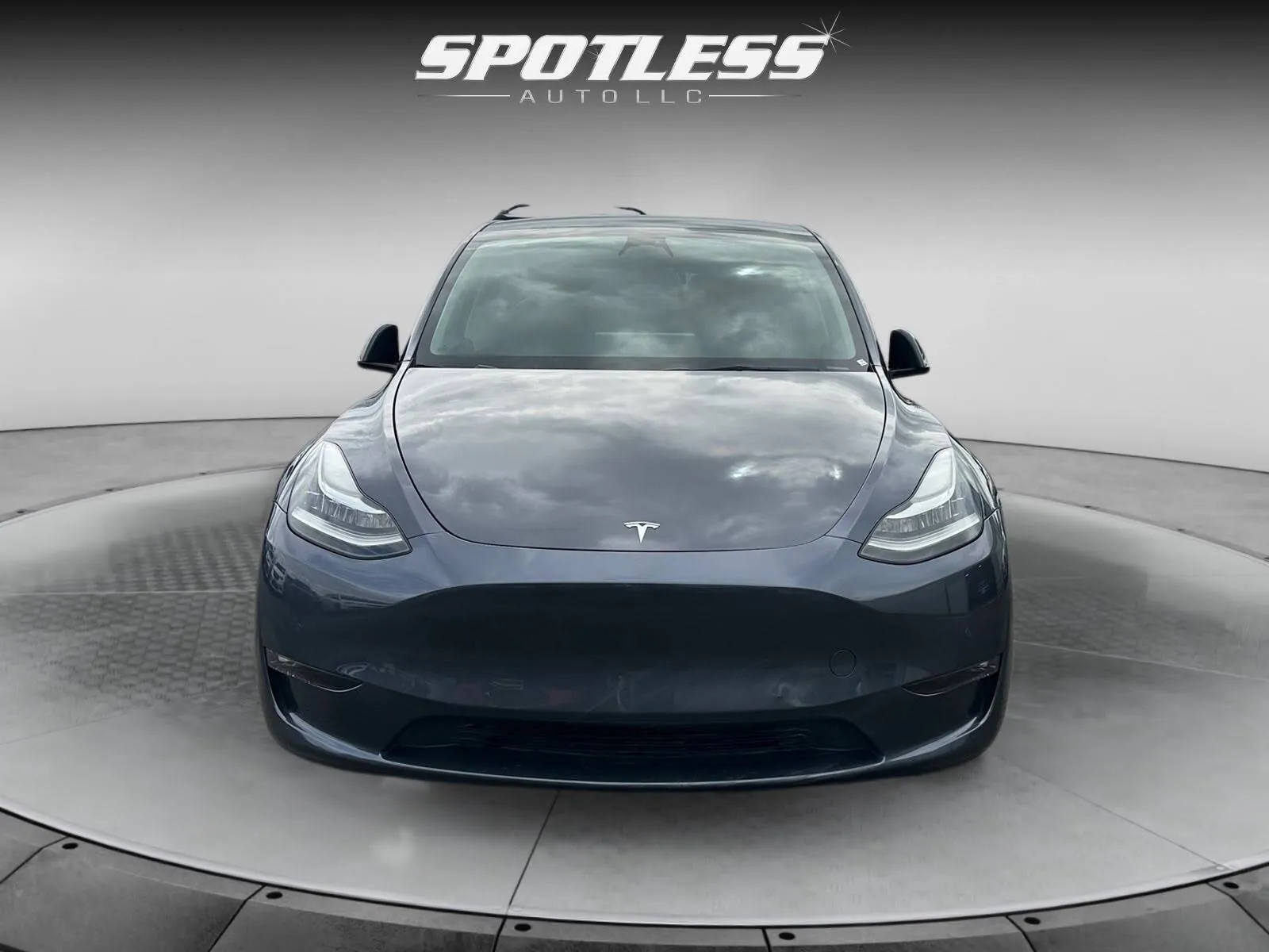 Tesla Model Y photo 10