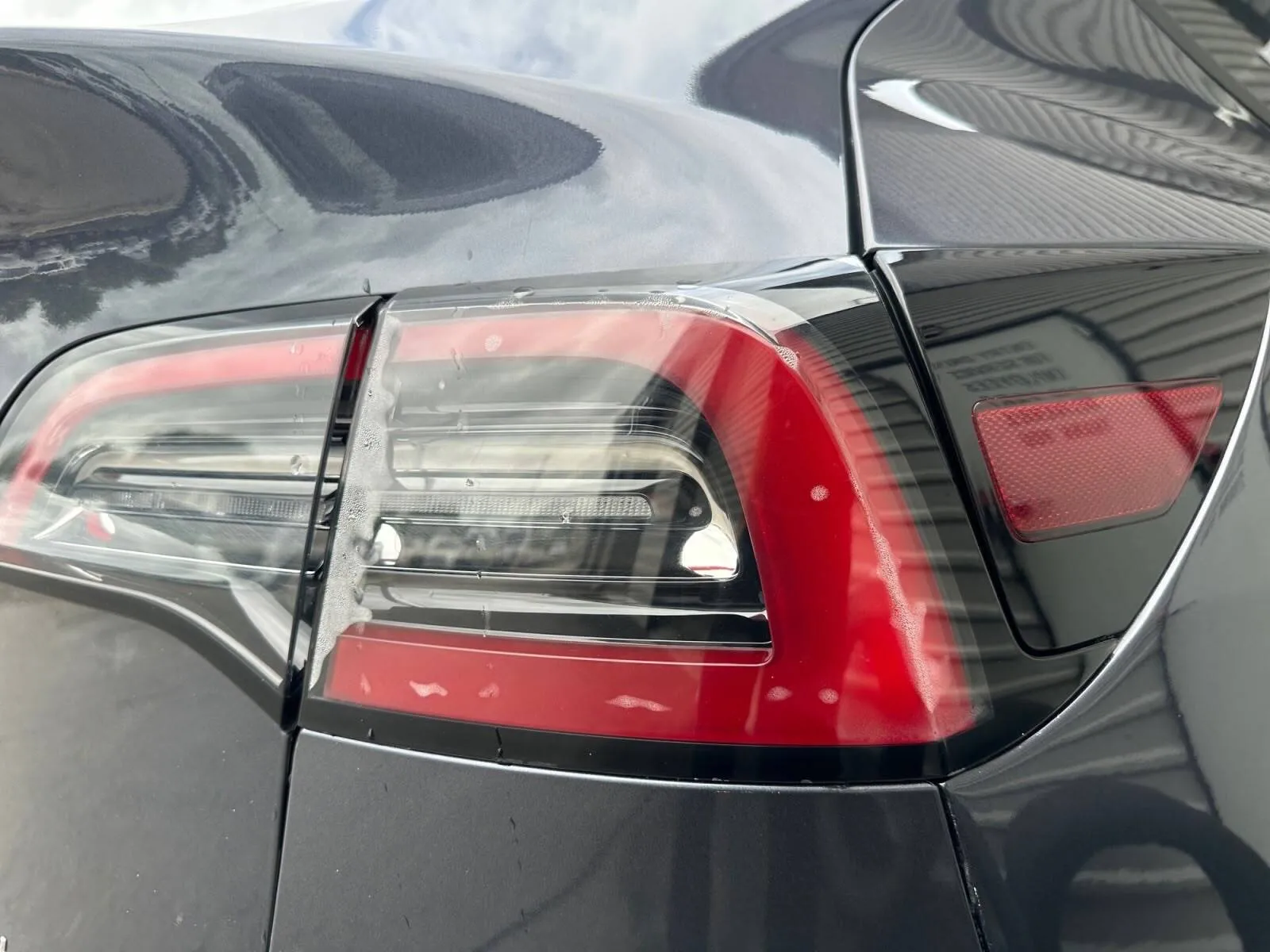 Tesla Model Y photo 12