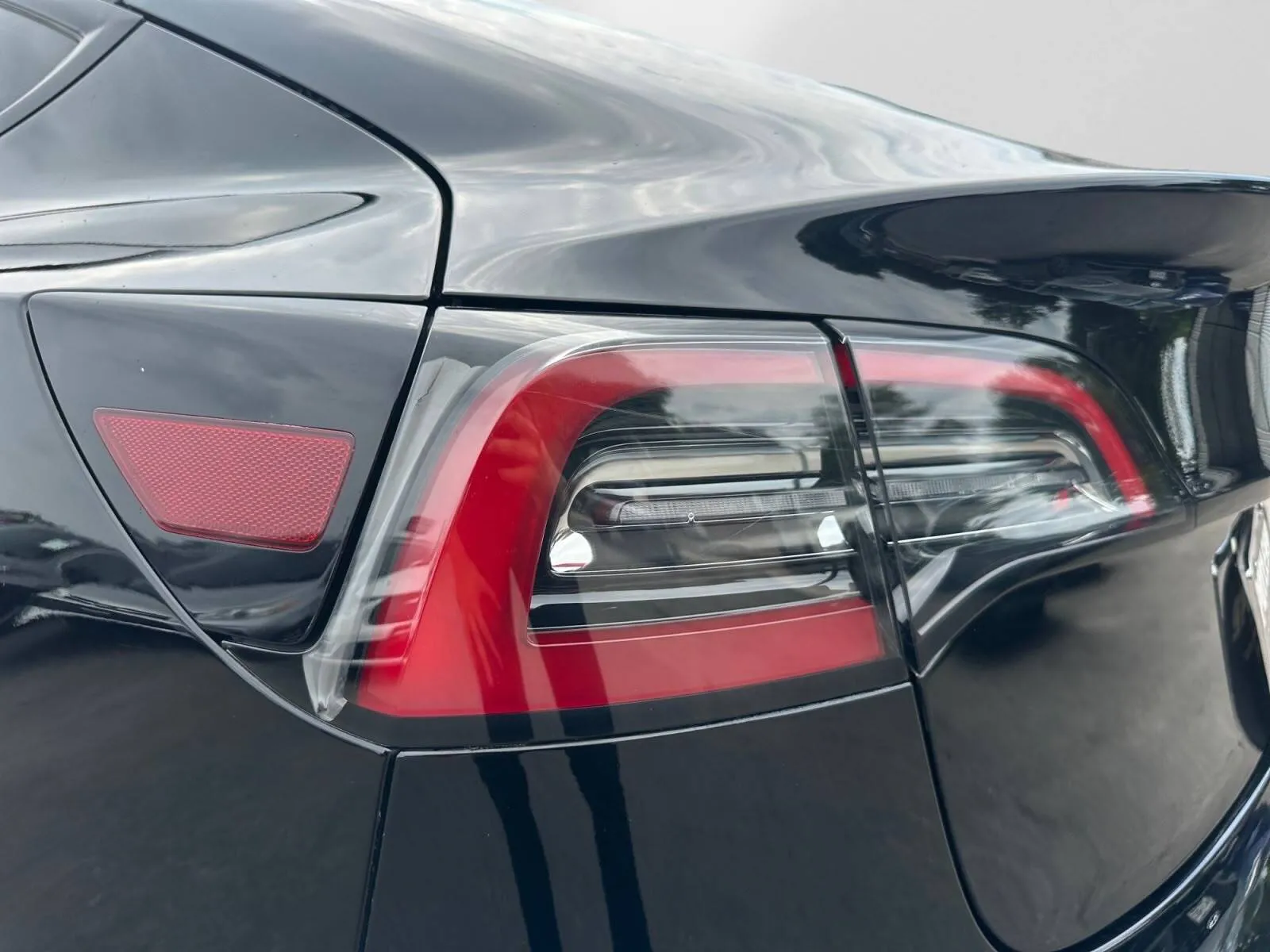 Tesla Model 3 photo 12