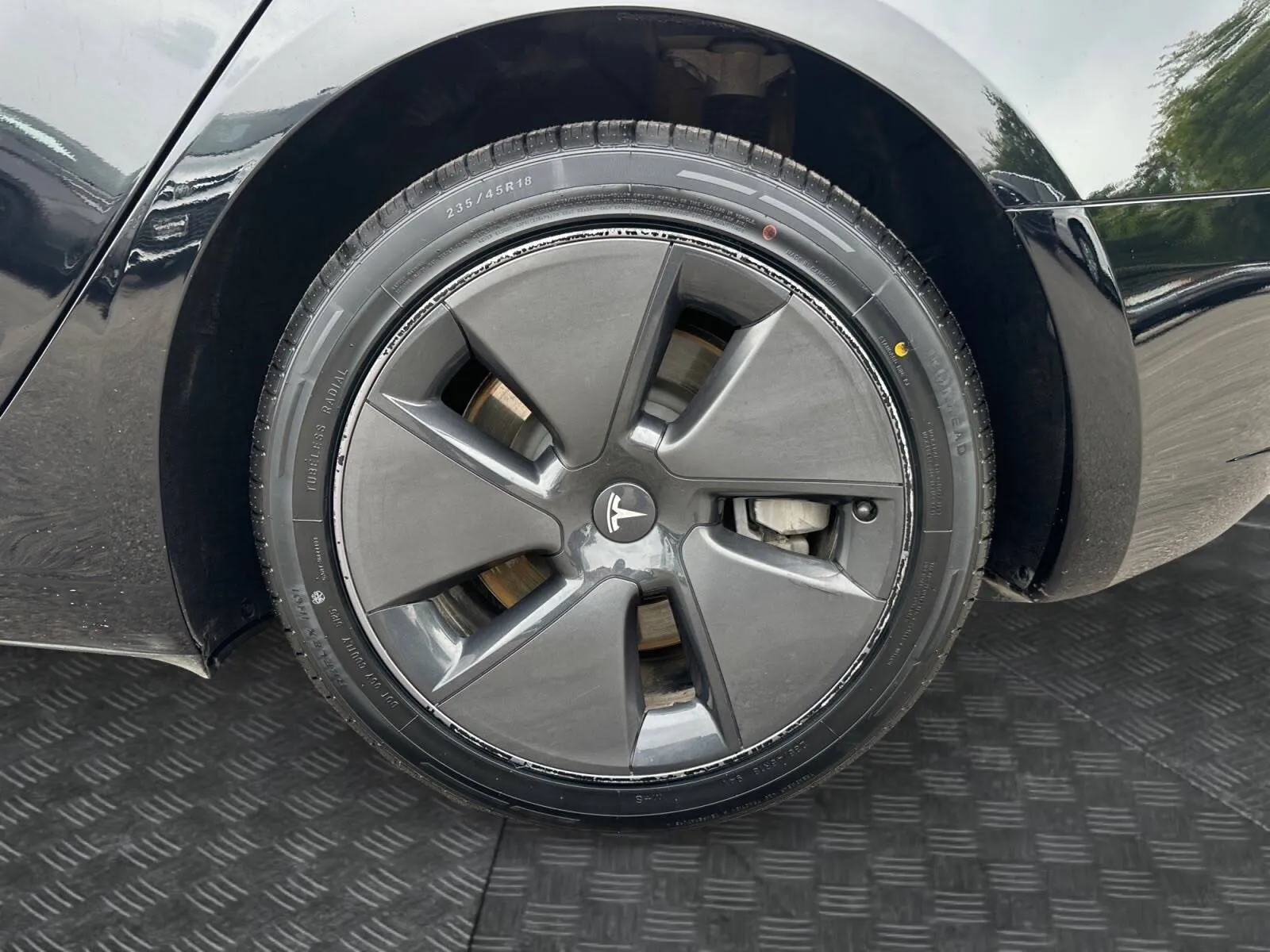 Tesla Model 3 photo 14