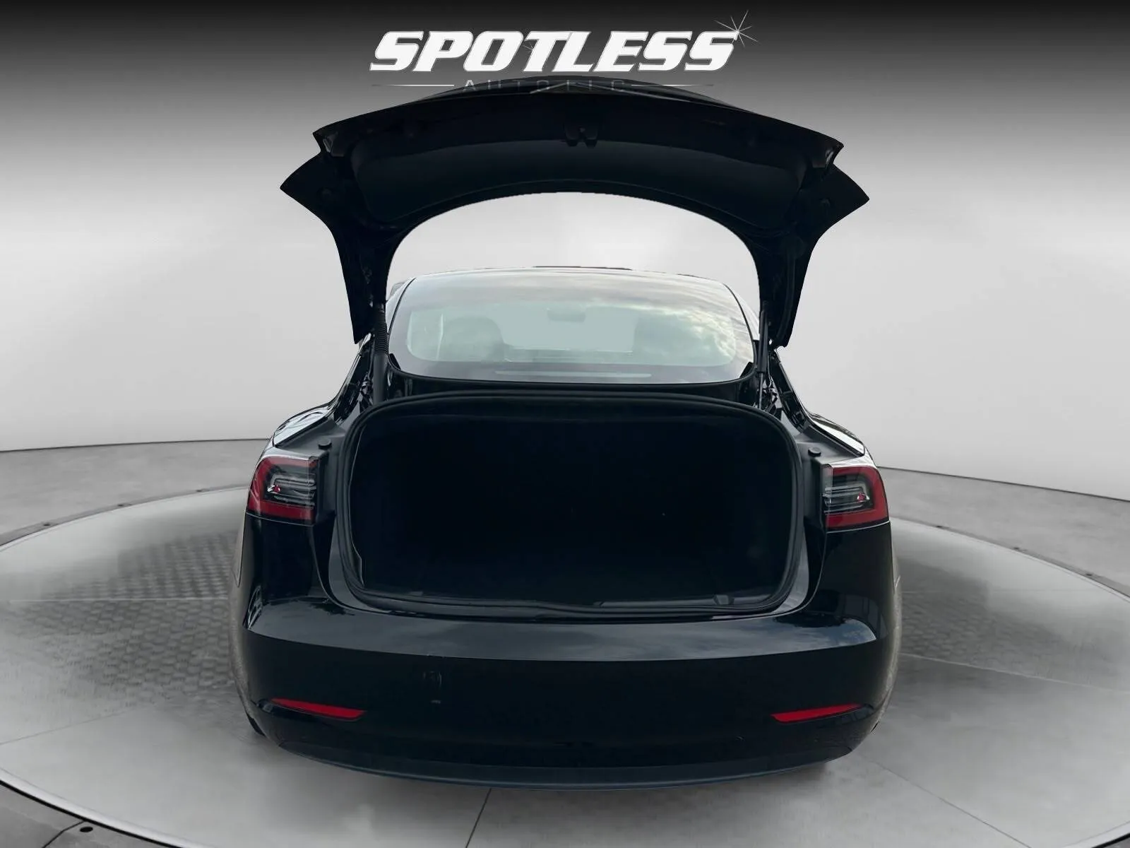 Tesla Model 3 photo 27