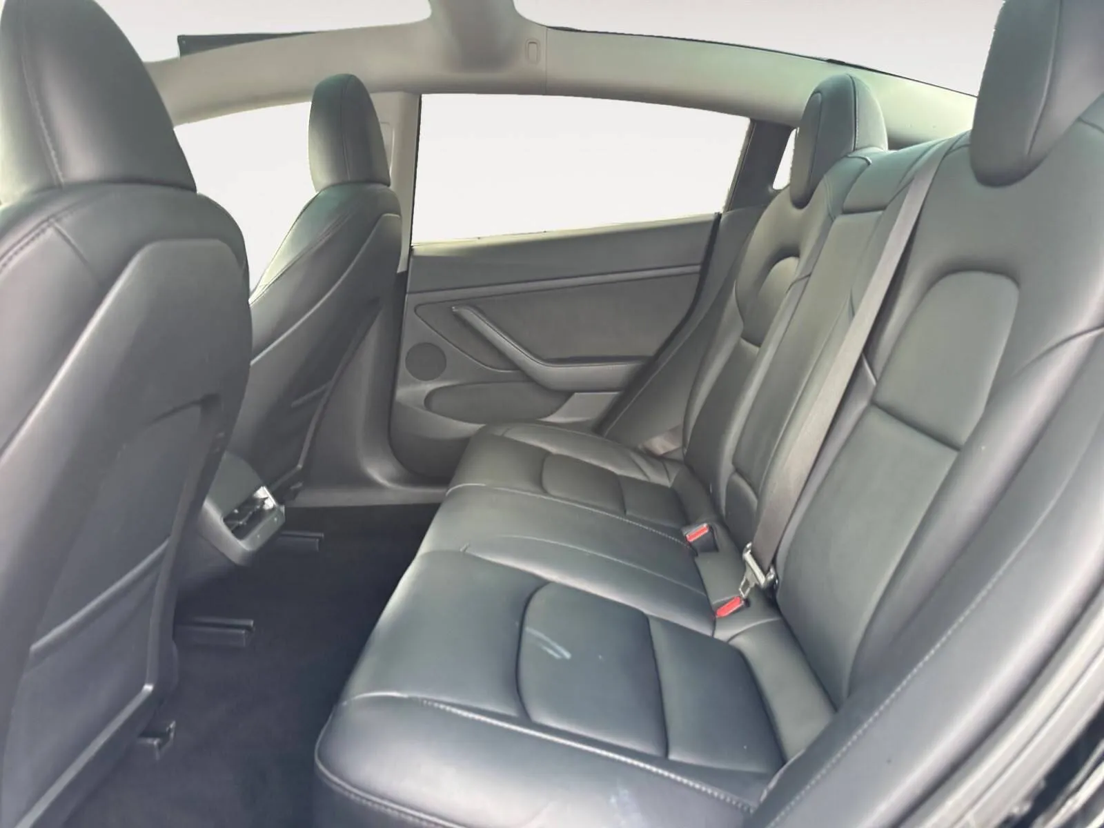Tesla Model 3 photo 24
