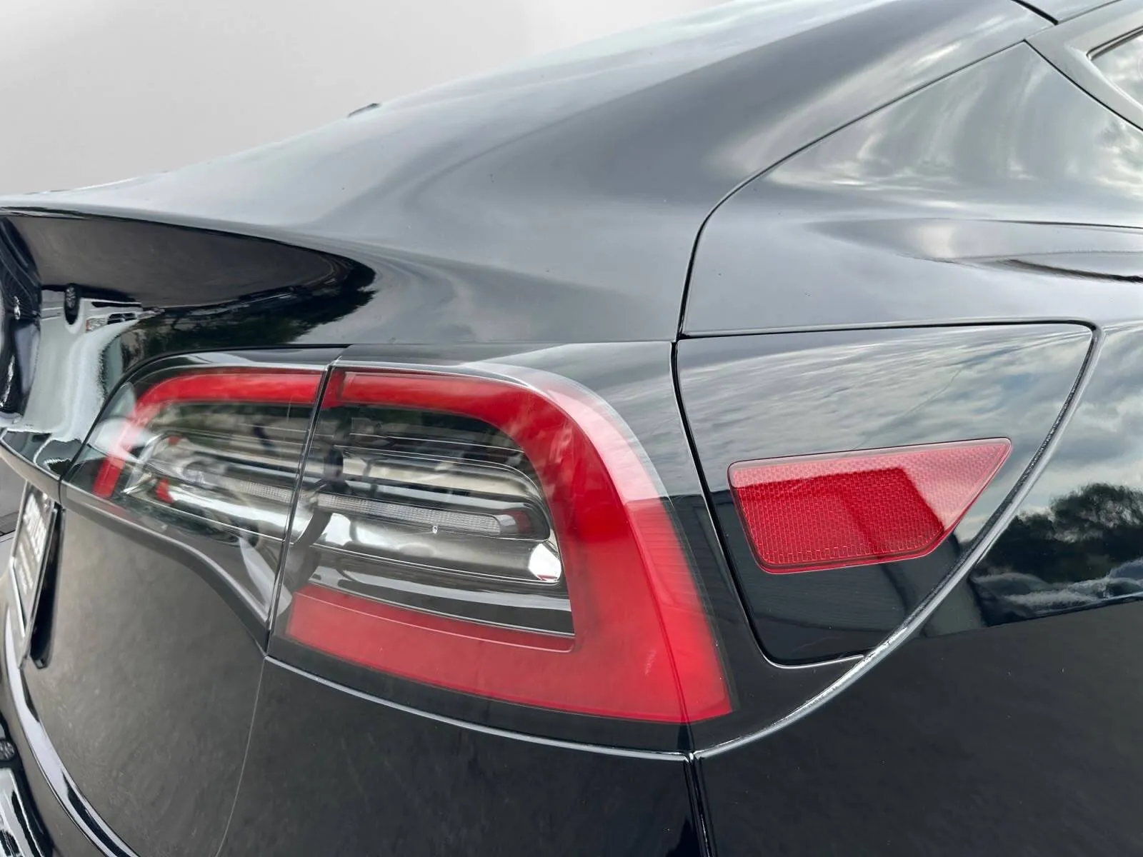 Tesla Model 3 photo 13