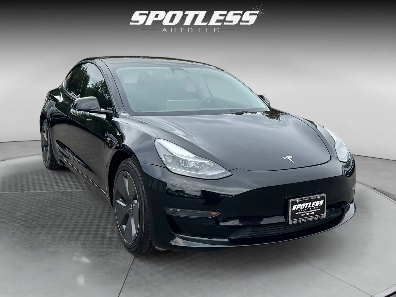 Tesla Model 3 photo 10