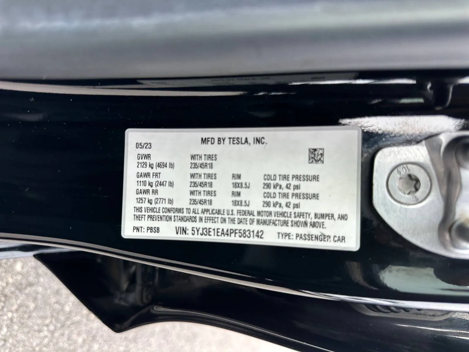 Tesla Model 3 photo 17
