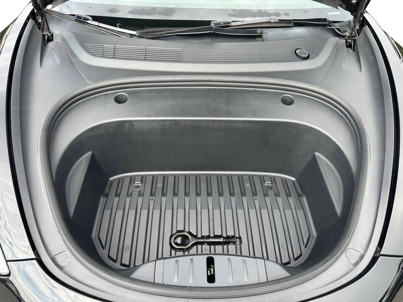 Tesla Model 3 photo 16