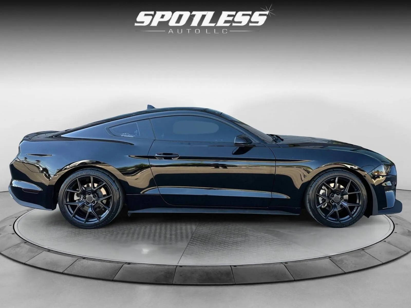 Ford Mustang photo 8
