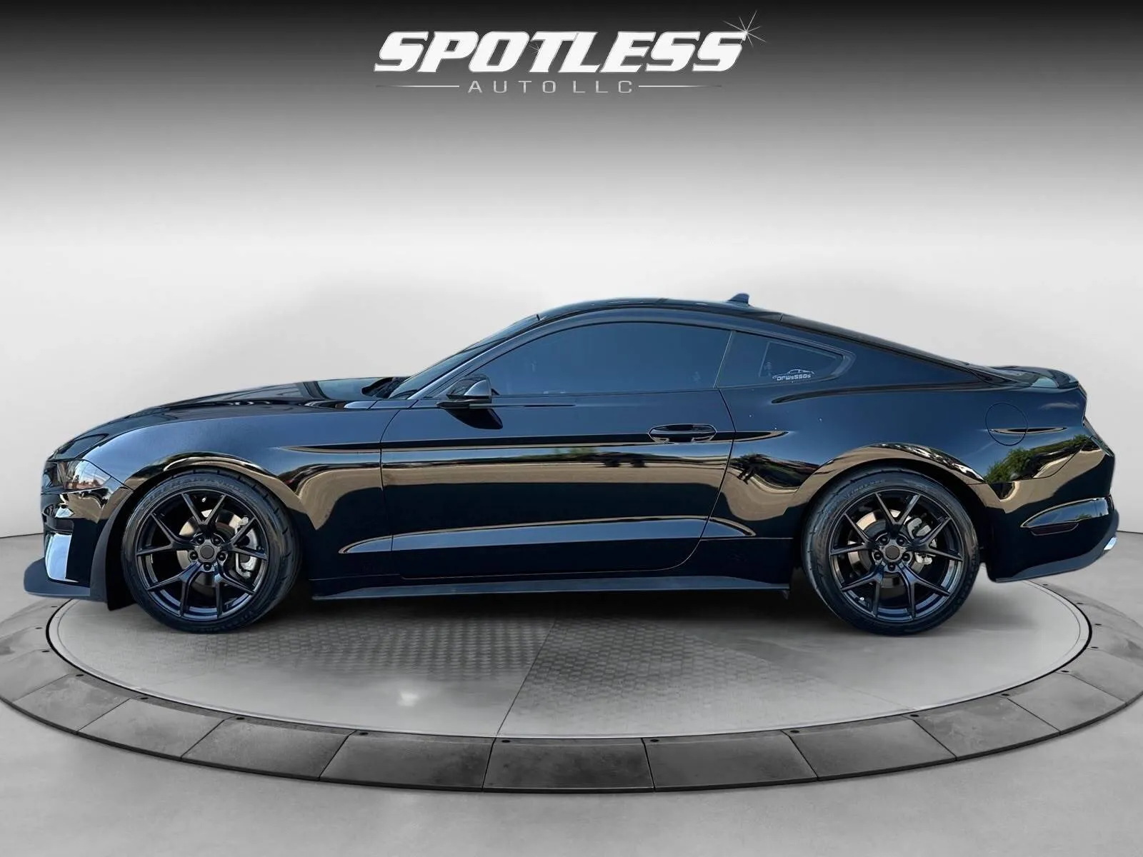 Ford Mustang photo 4