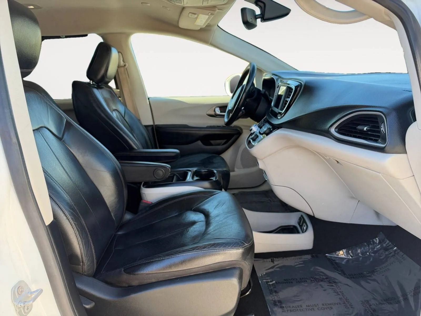 Chrysler Pacifica photo 25