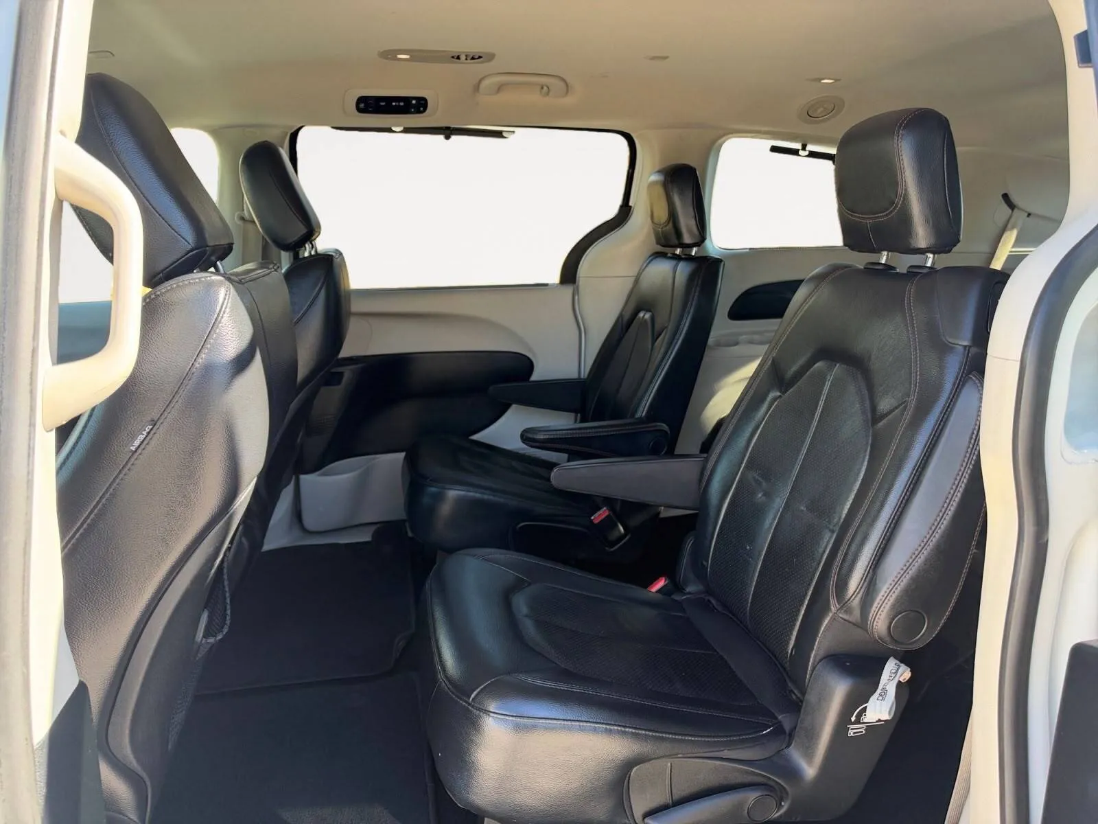 Chrysler Pacifica photo 26