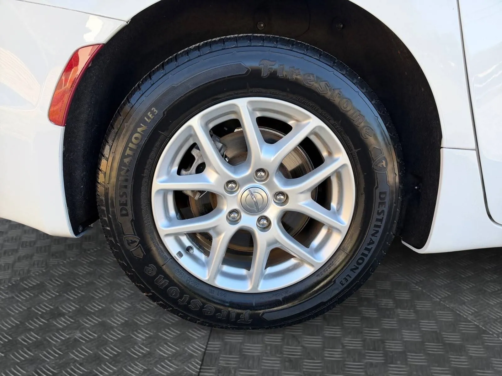 Chrysler Pacifica photo 14
