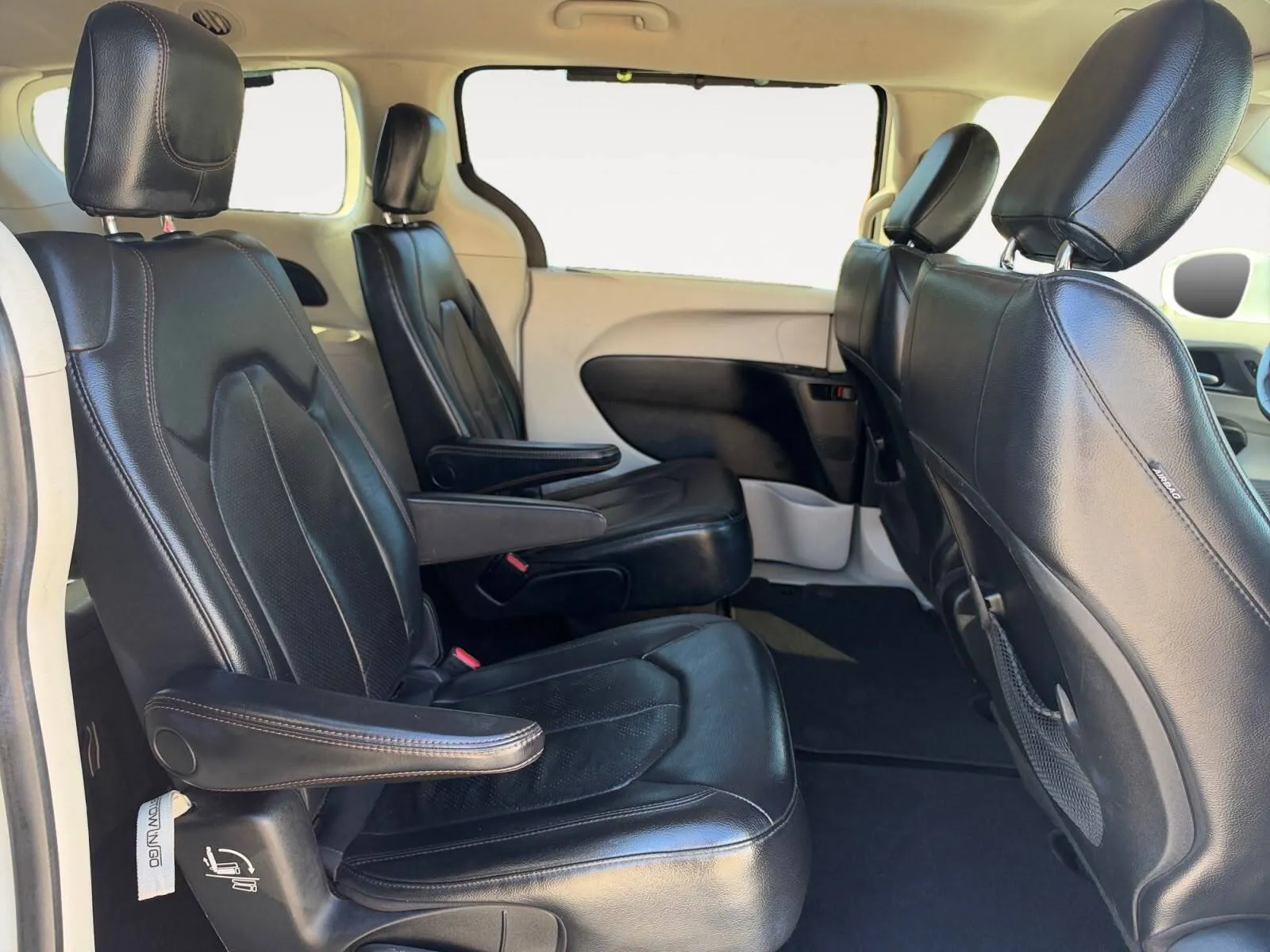 Chrysler Pacifica photo 24
