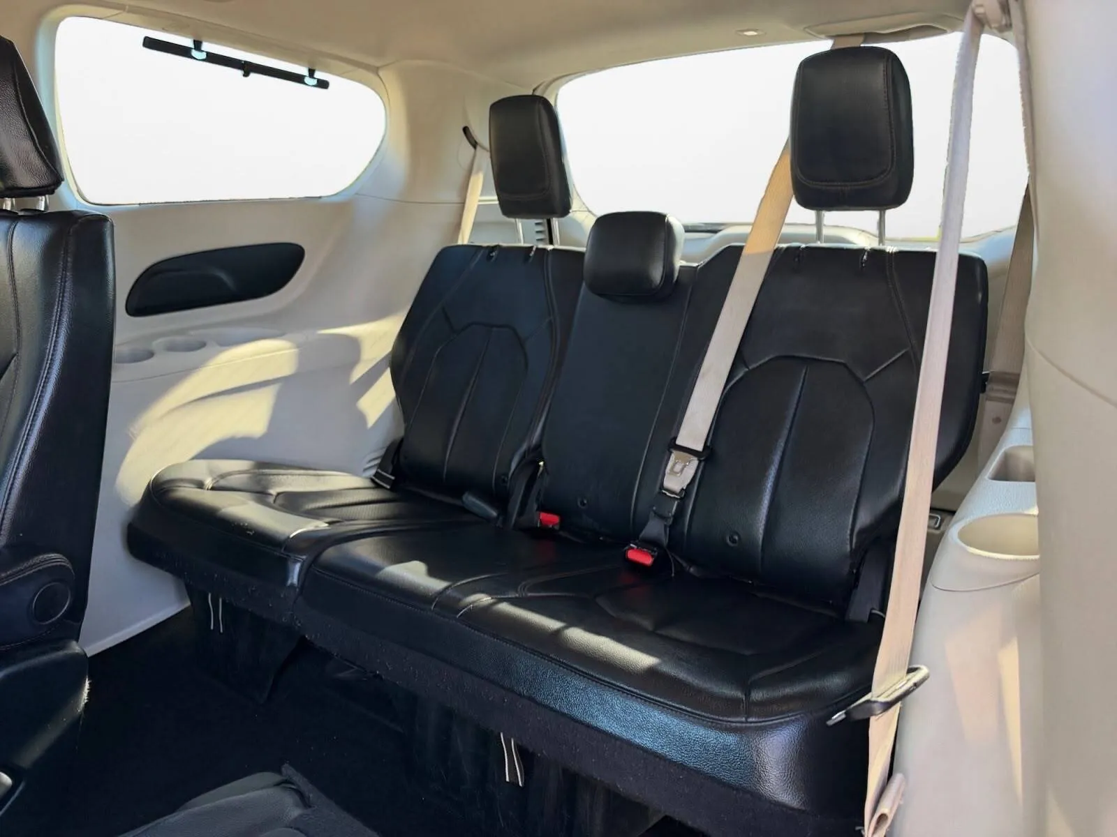 Chrysler Pacifica photo 23