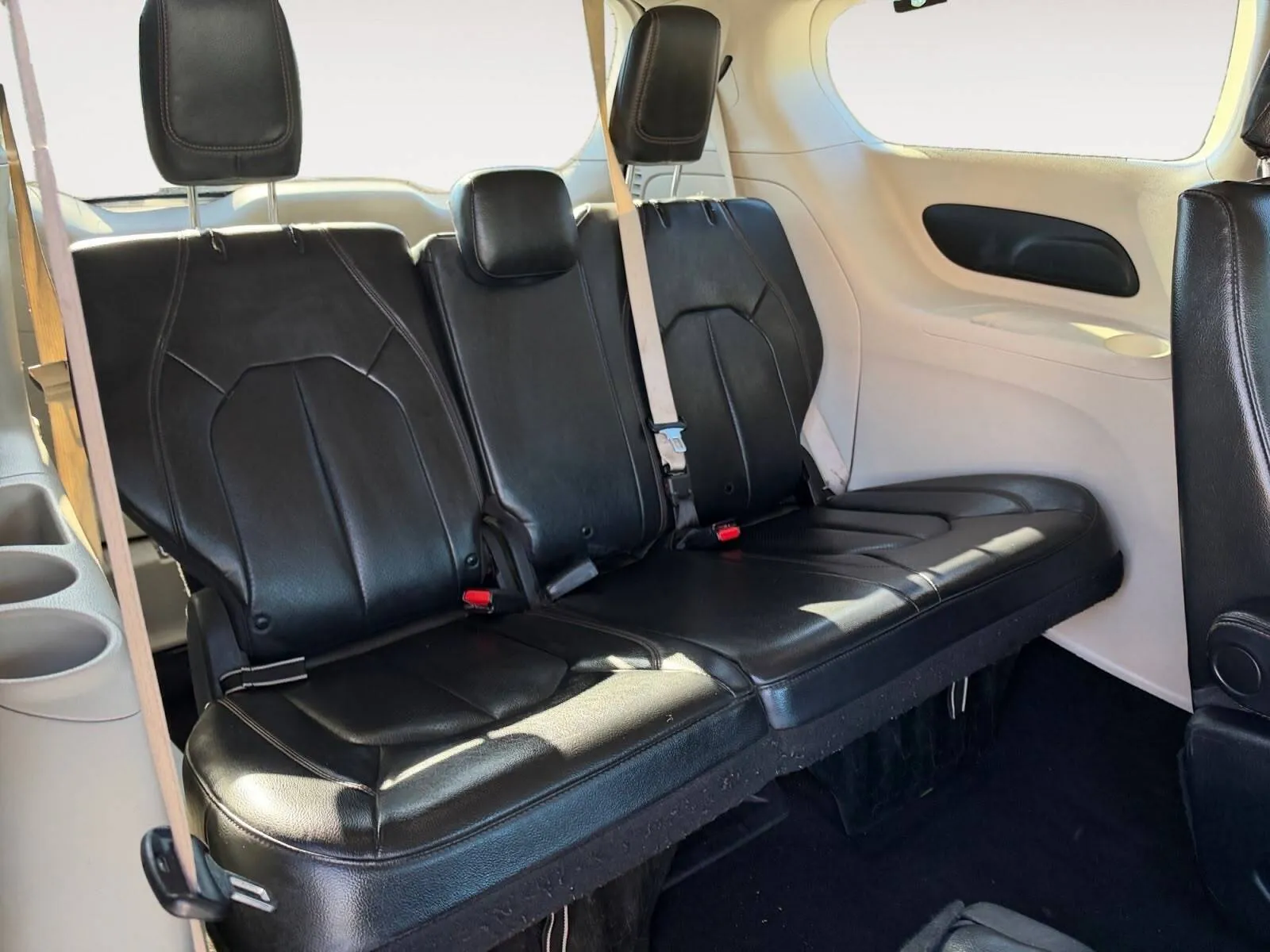 Chrysler Pacifica photo 22