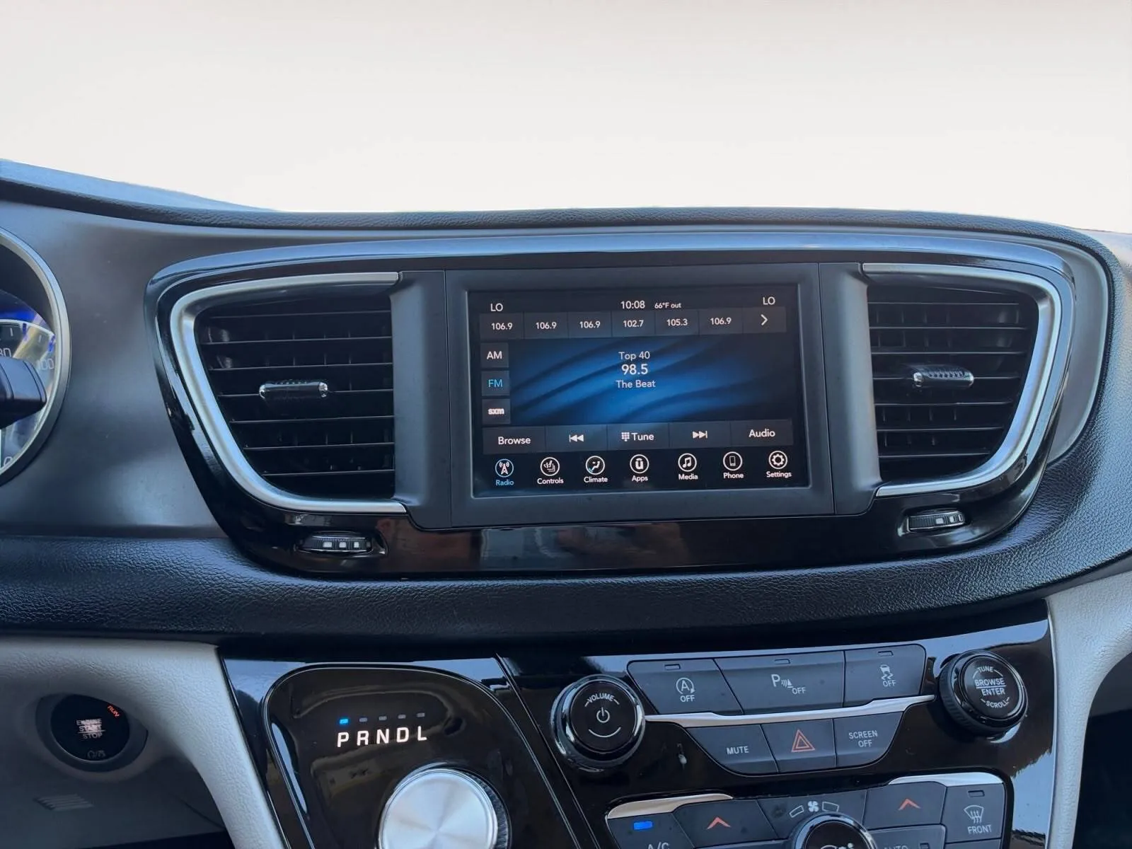 Chrysler Pacifica photo 28