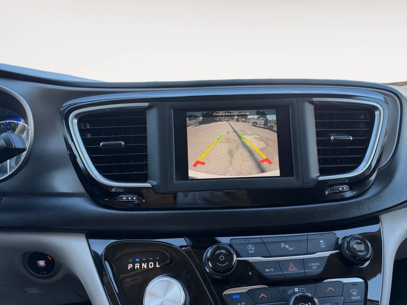 Chrysler Pacifica photo 27