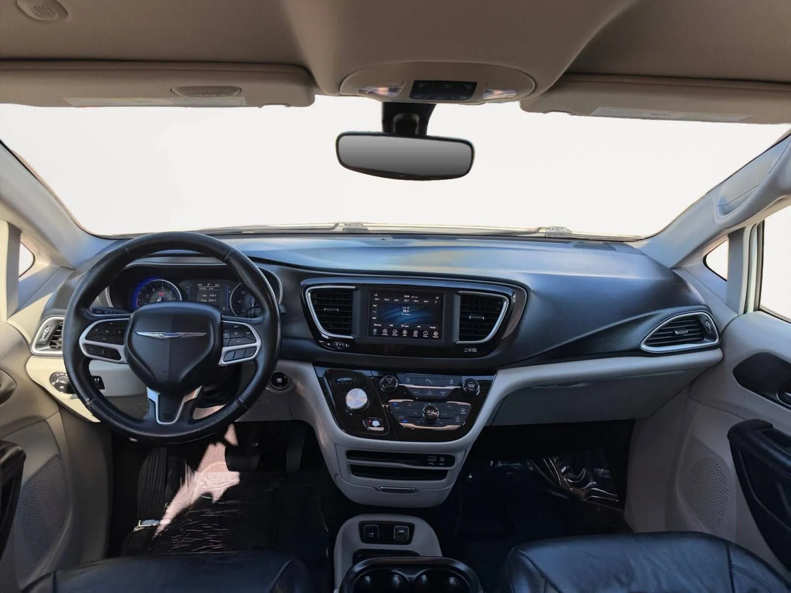 Chrysler Pacifica photo 20
