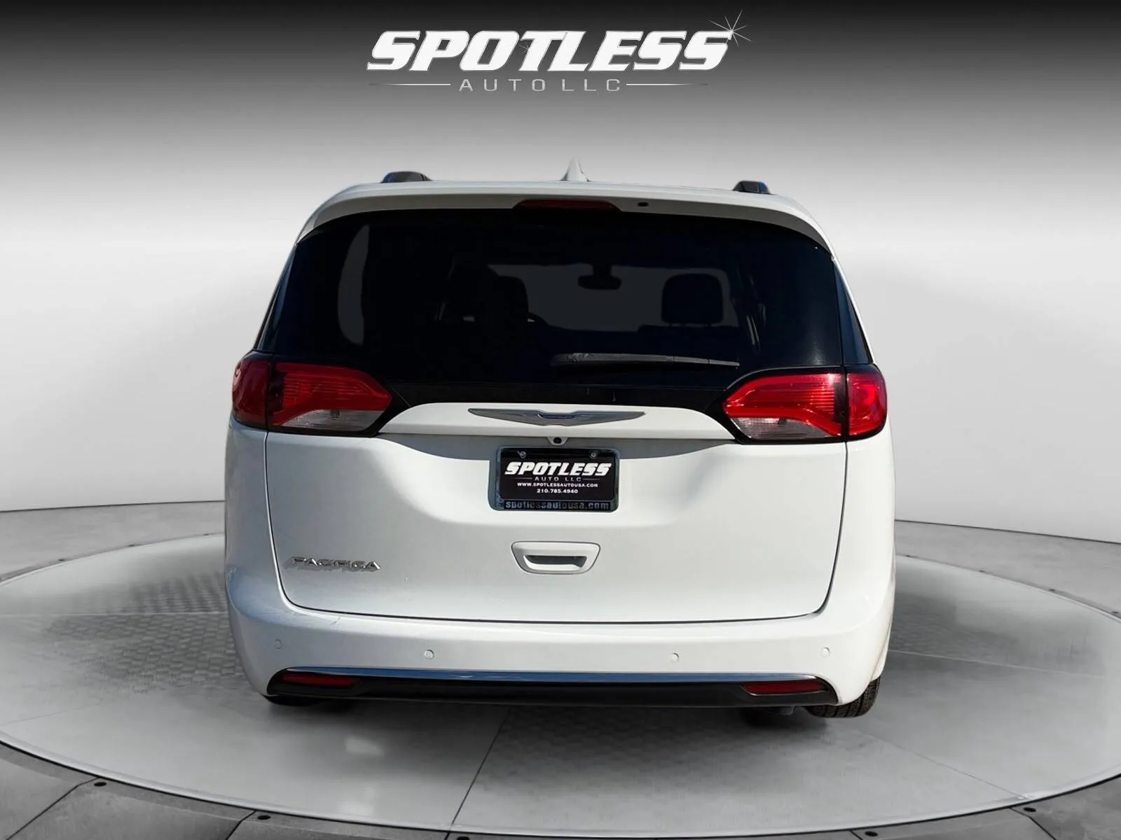 Chrysler Pacifica photo 6