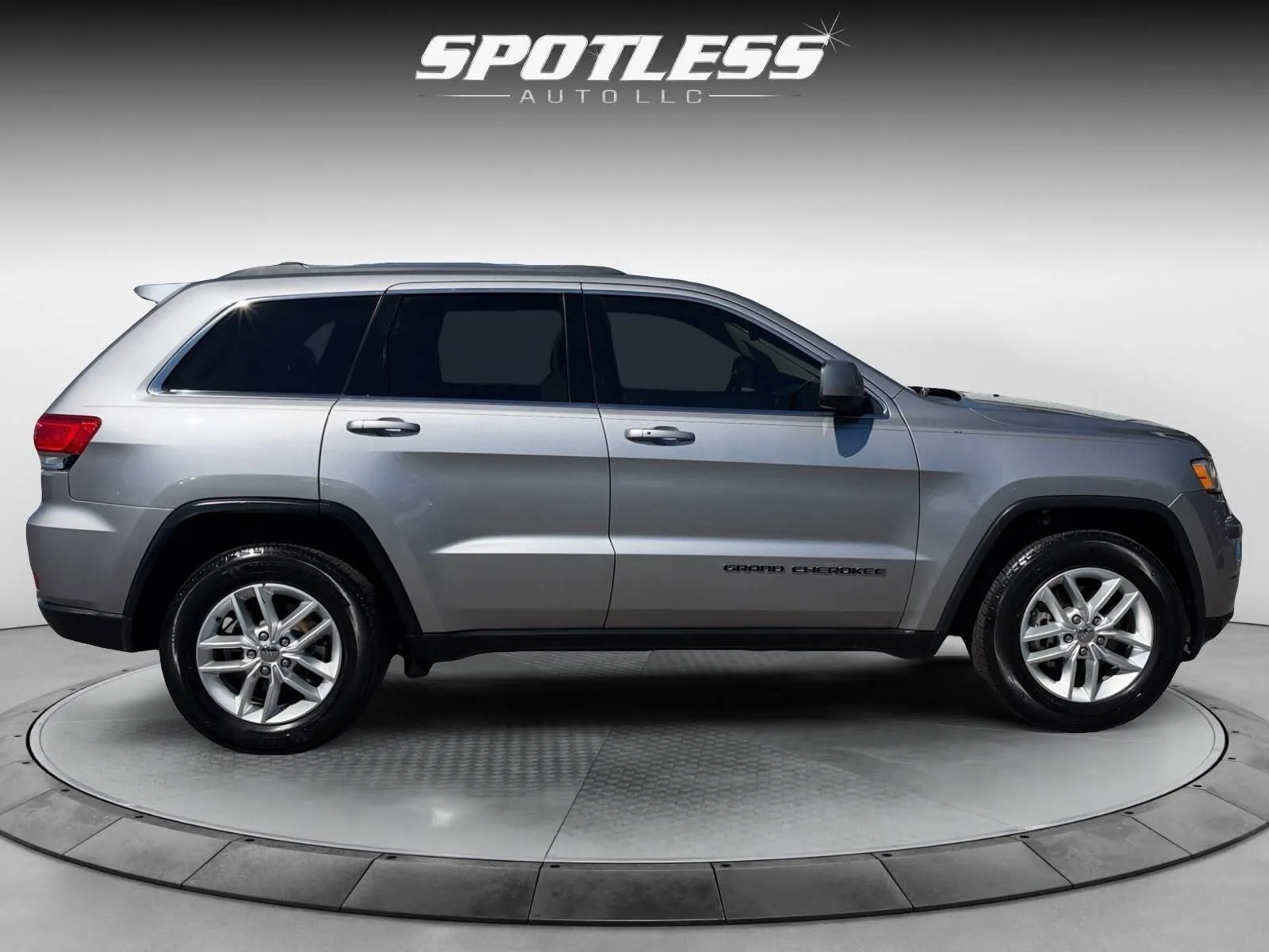 Jeep Grand Cherokee photo 8