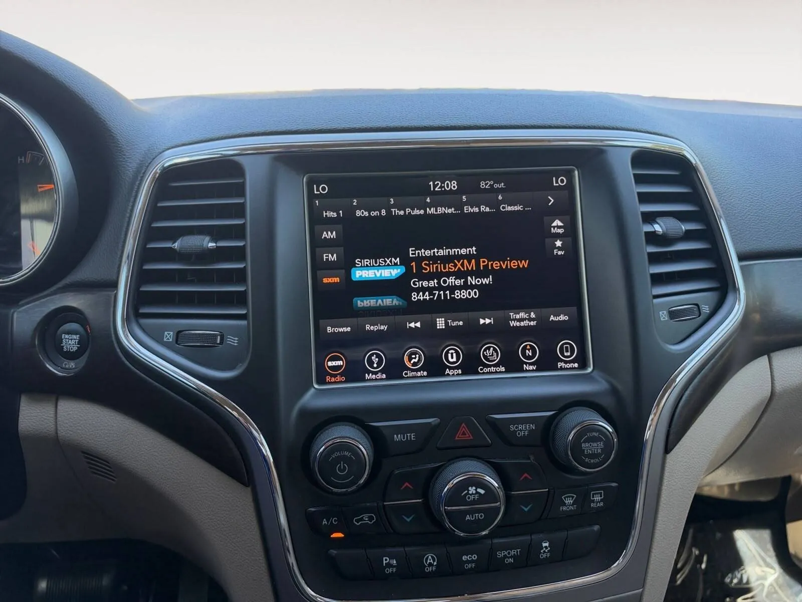 Jeep Grand Cherokee photo 25