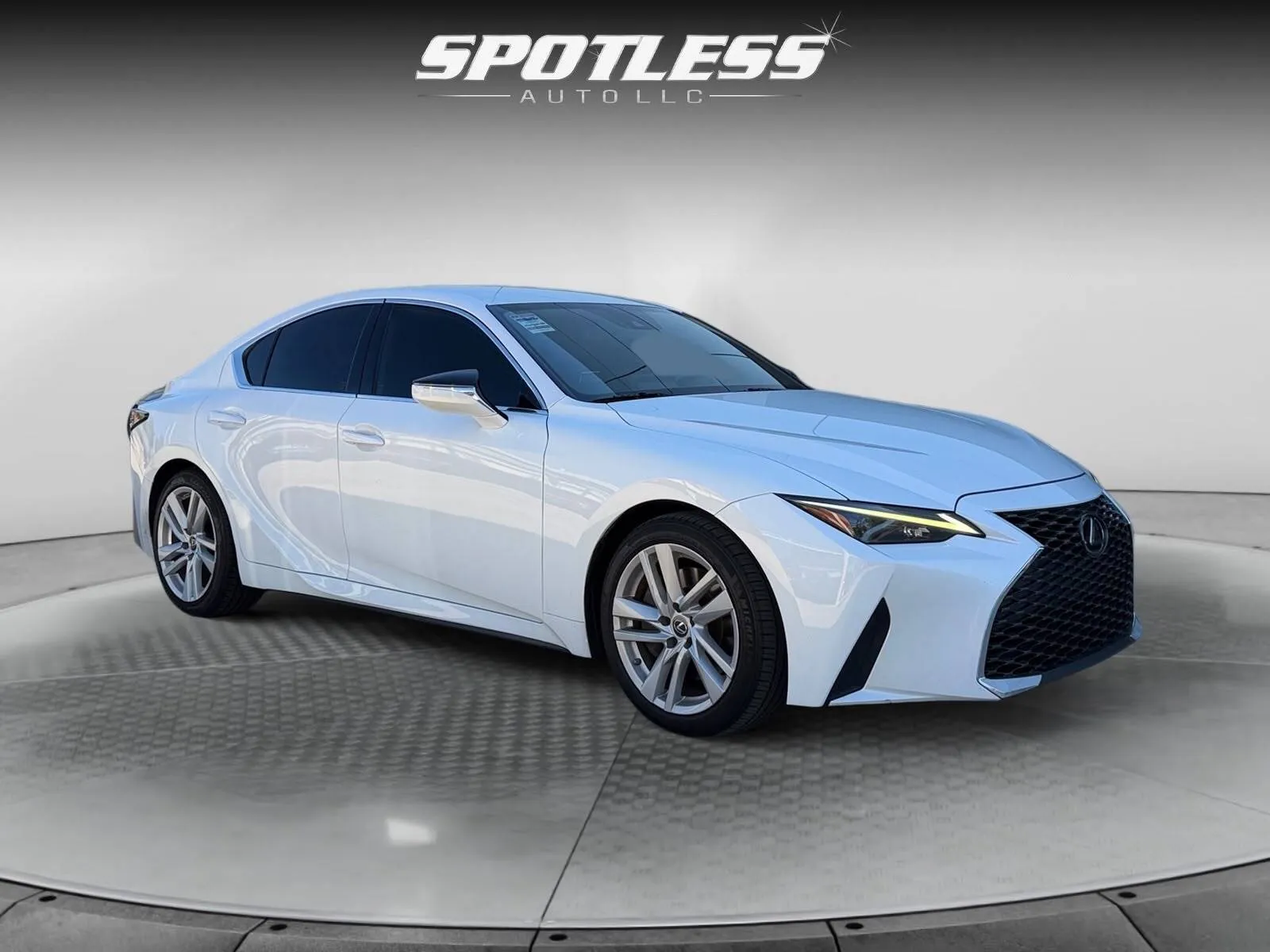 Lexus IS photo 9