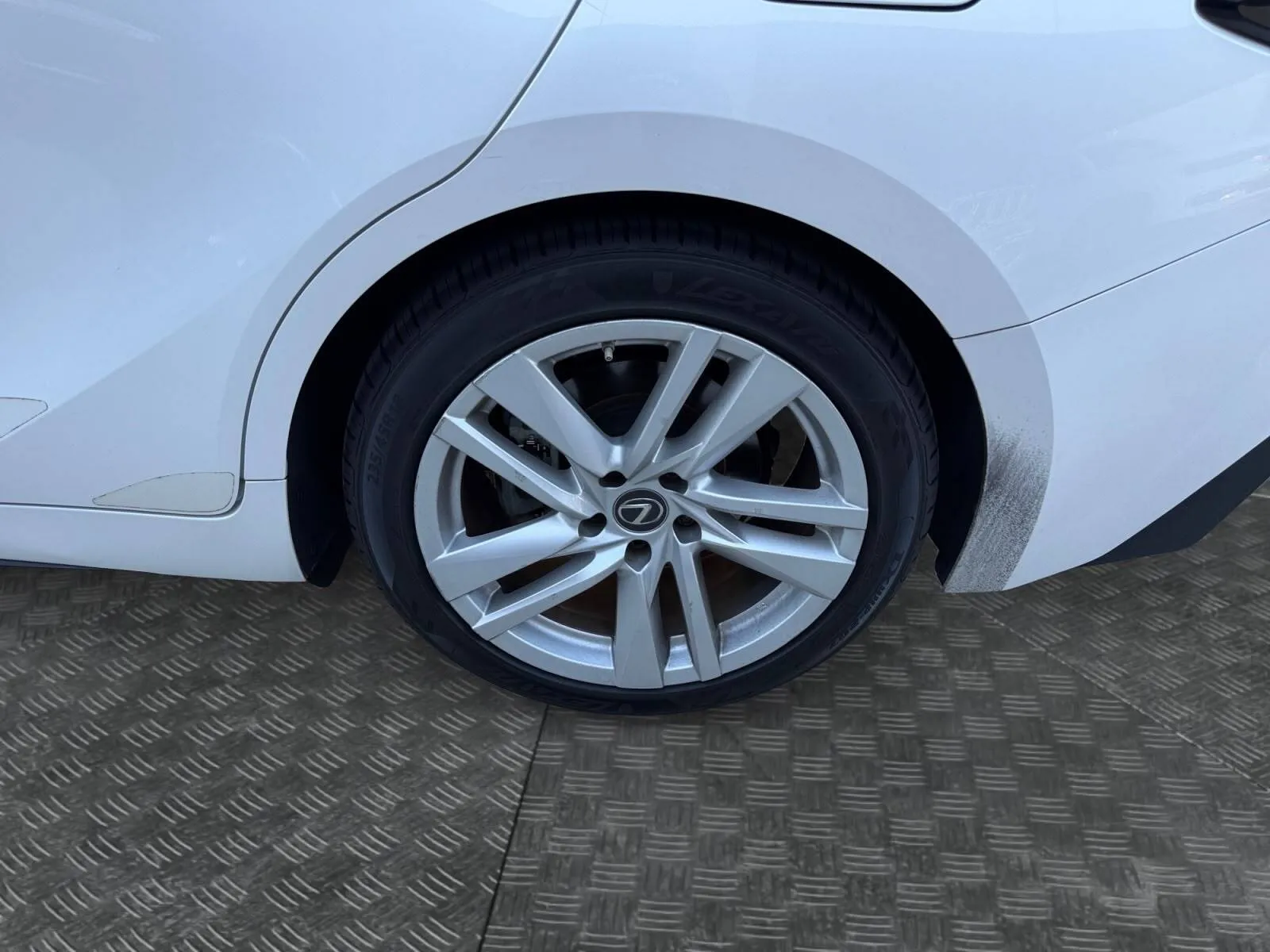 Lexus IS photo 14