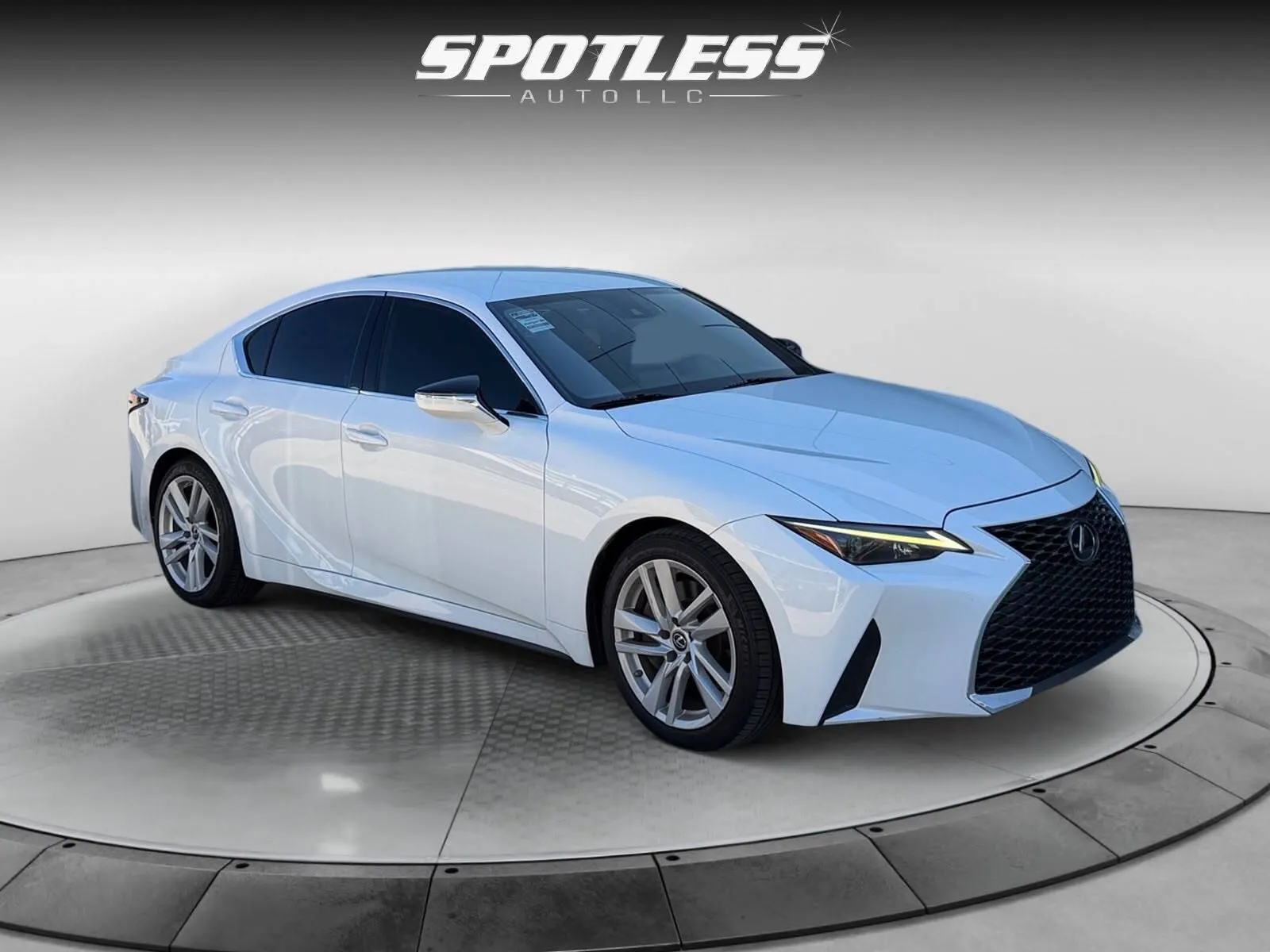 Lexus IS photo 11