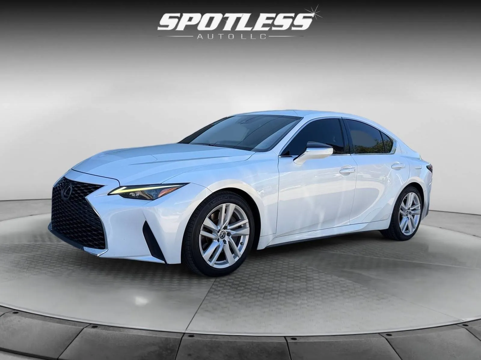 Lexus IS photo 3