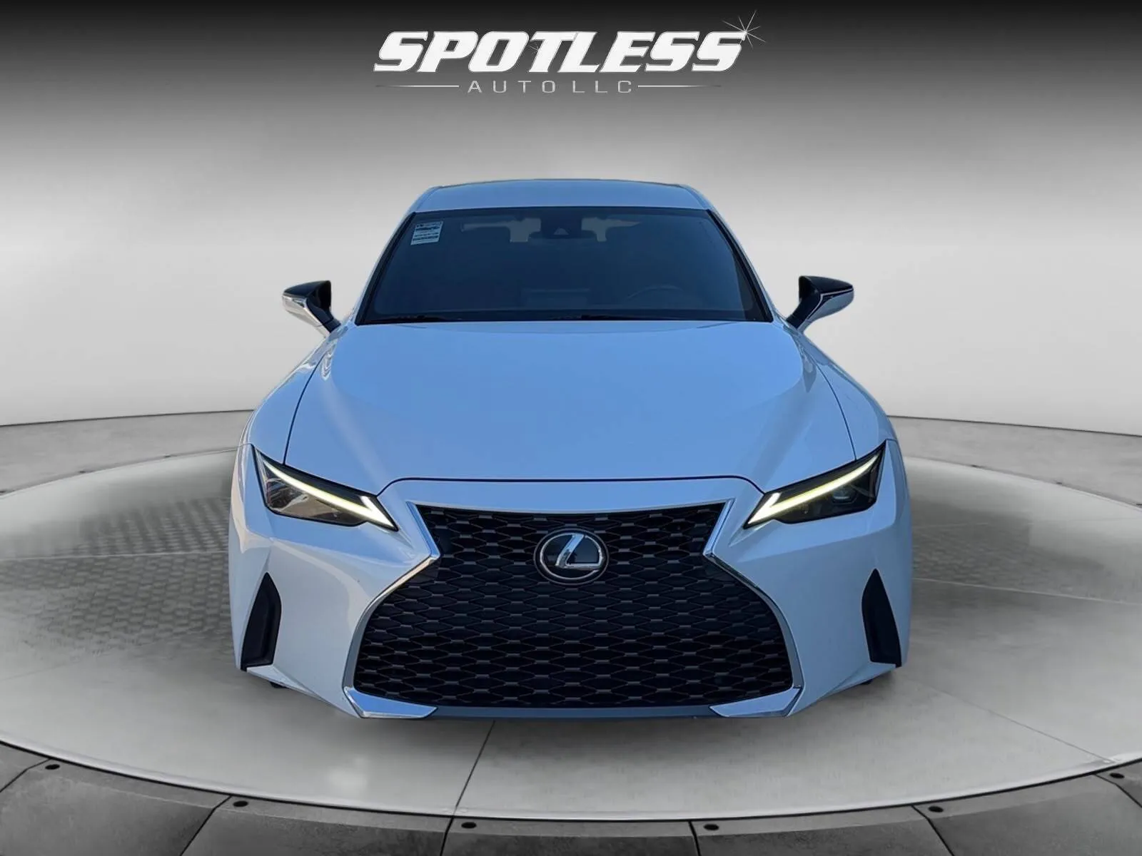 Lexus IS photo 10