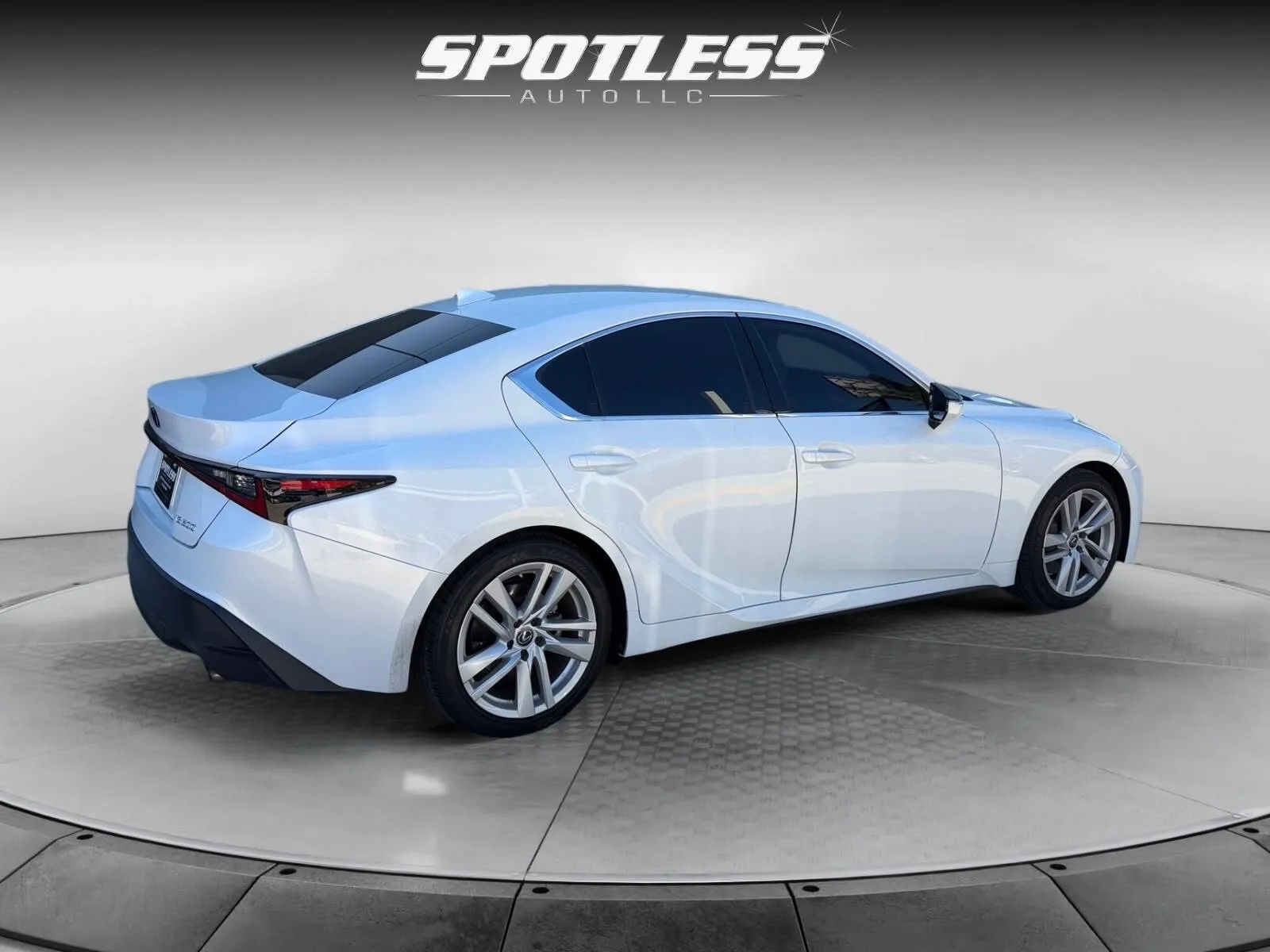 Lexus IS photo 7