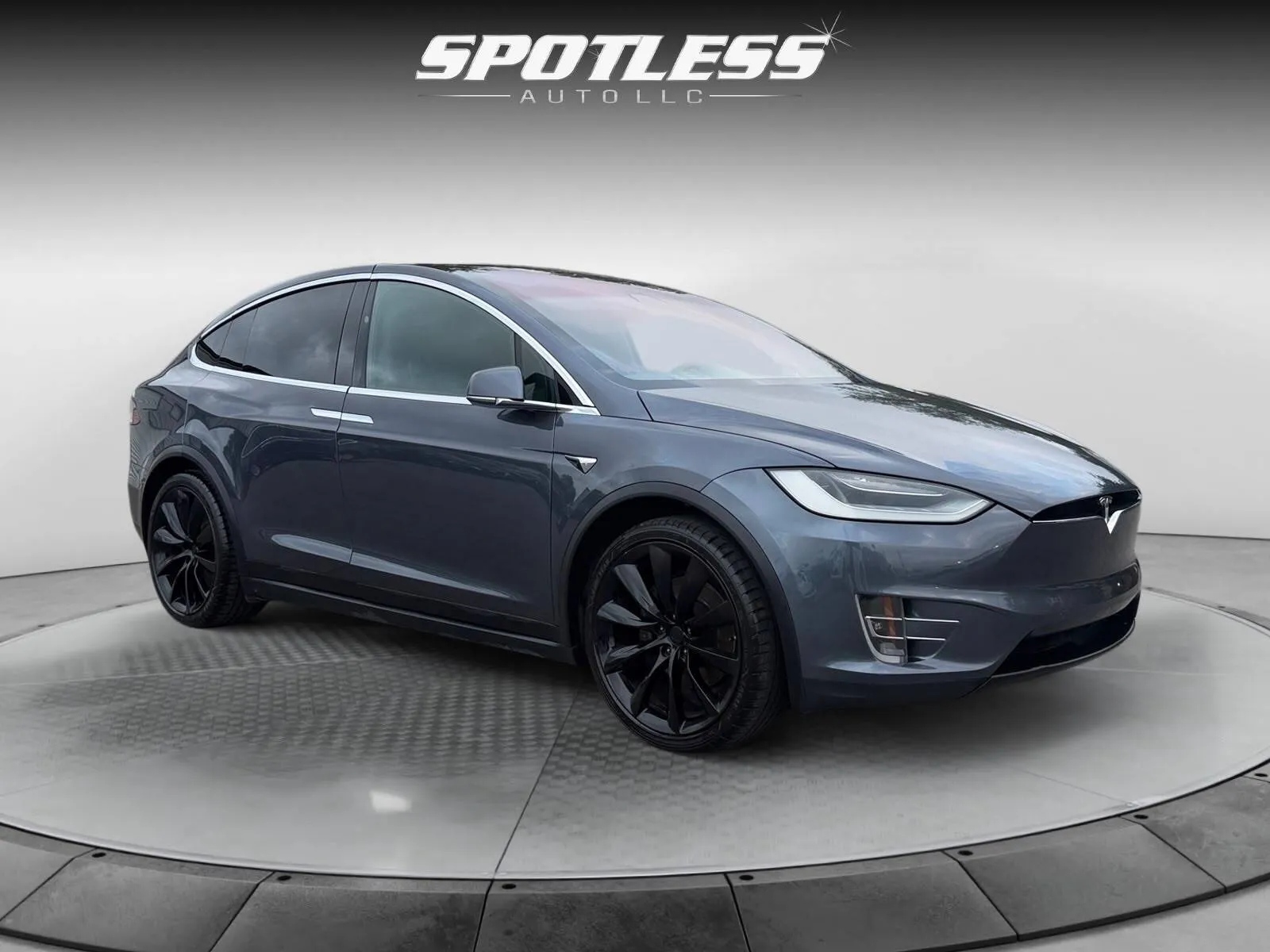 Tesla Model X photo 9