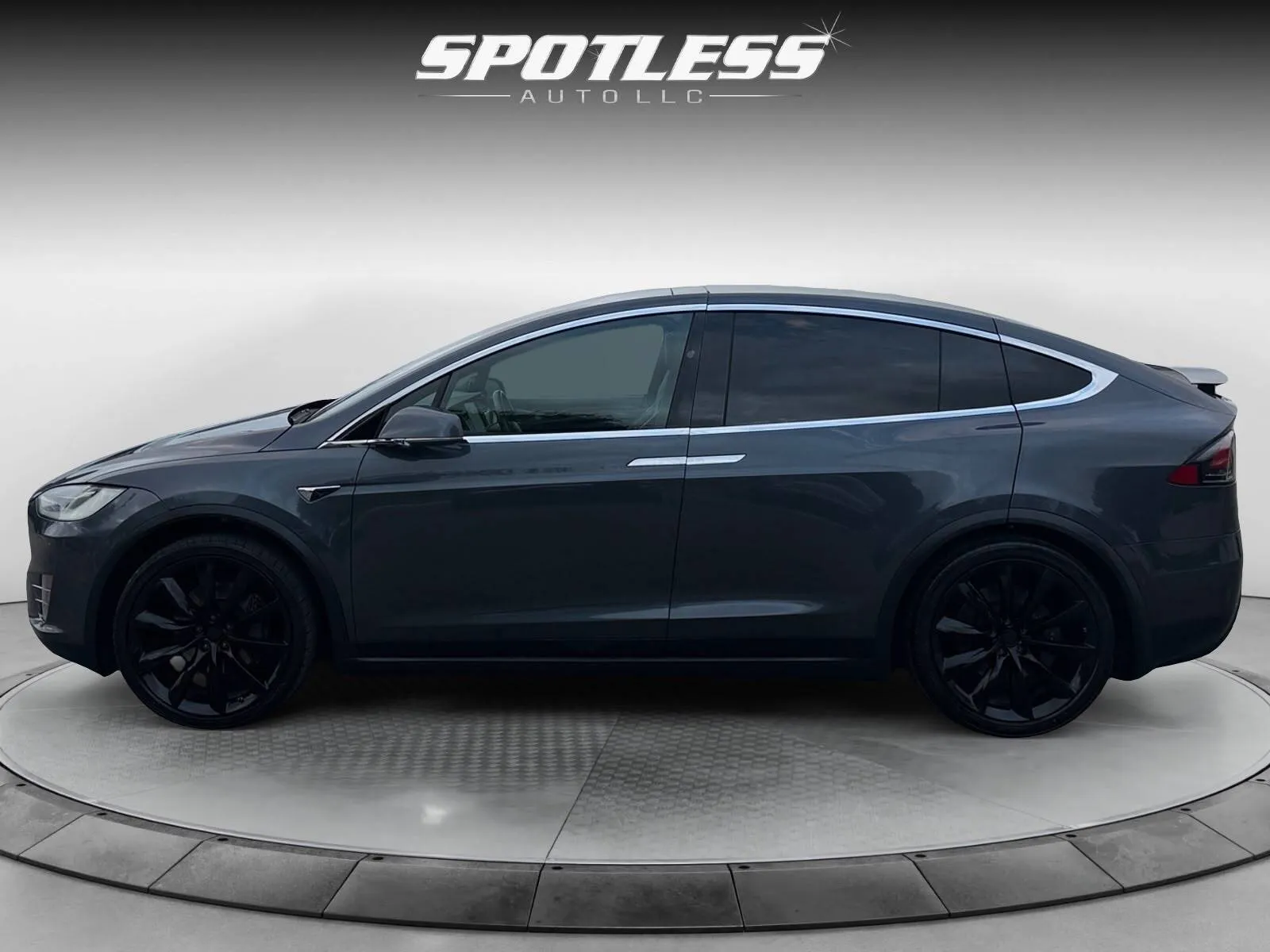 Tesla Model X photo 4