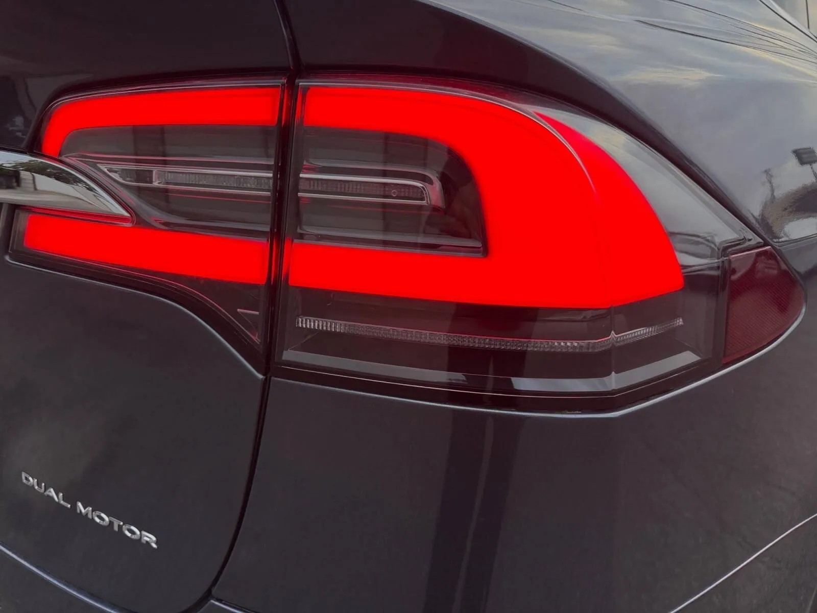 Tesla Model X photo 12