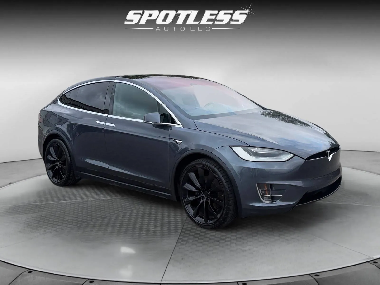 Tesla Model X photo 11