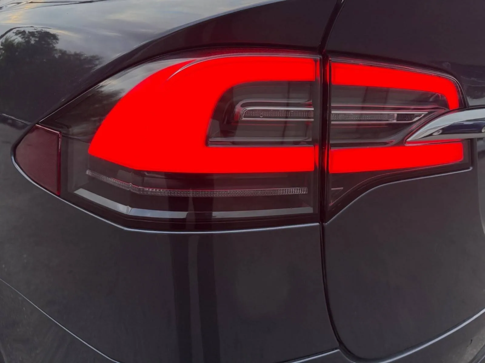 Tesla Model X photo 13