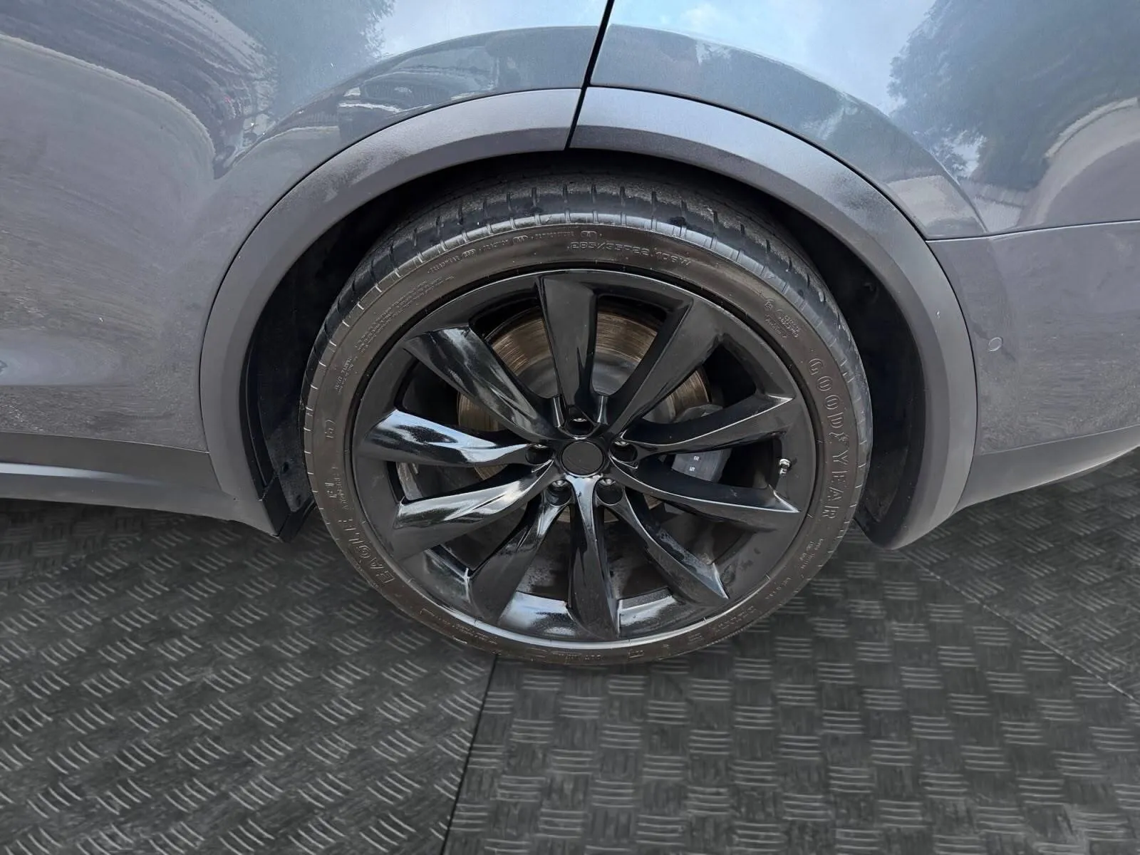 Tesla Model X photo 14