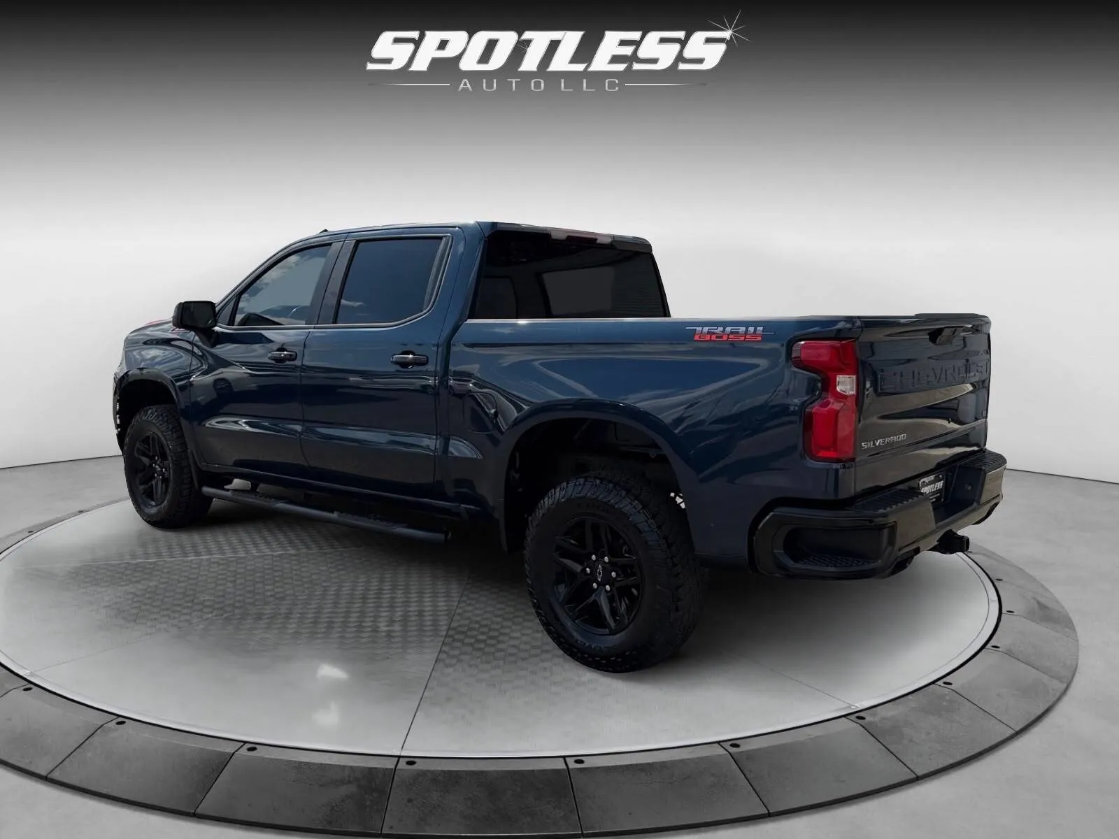 Chevrolet Silverado photo 5