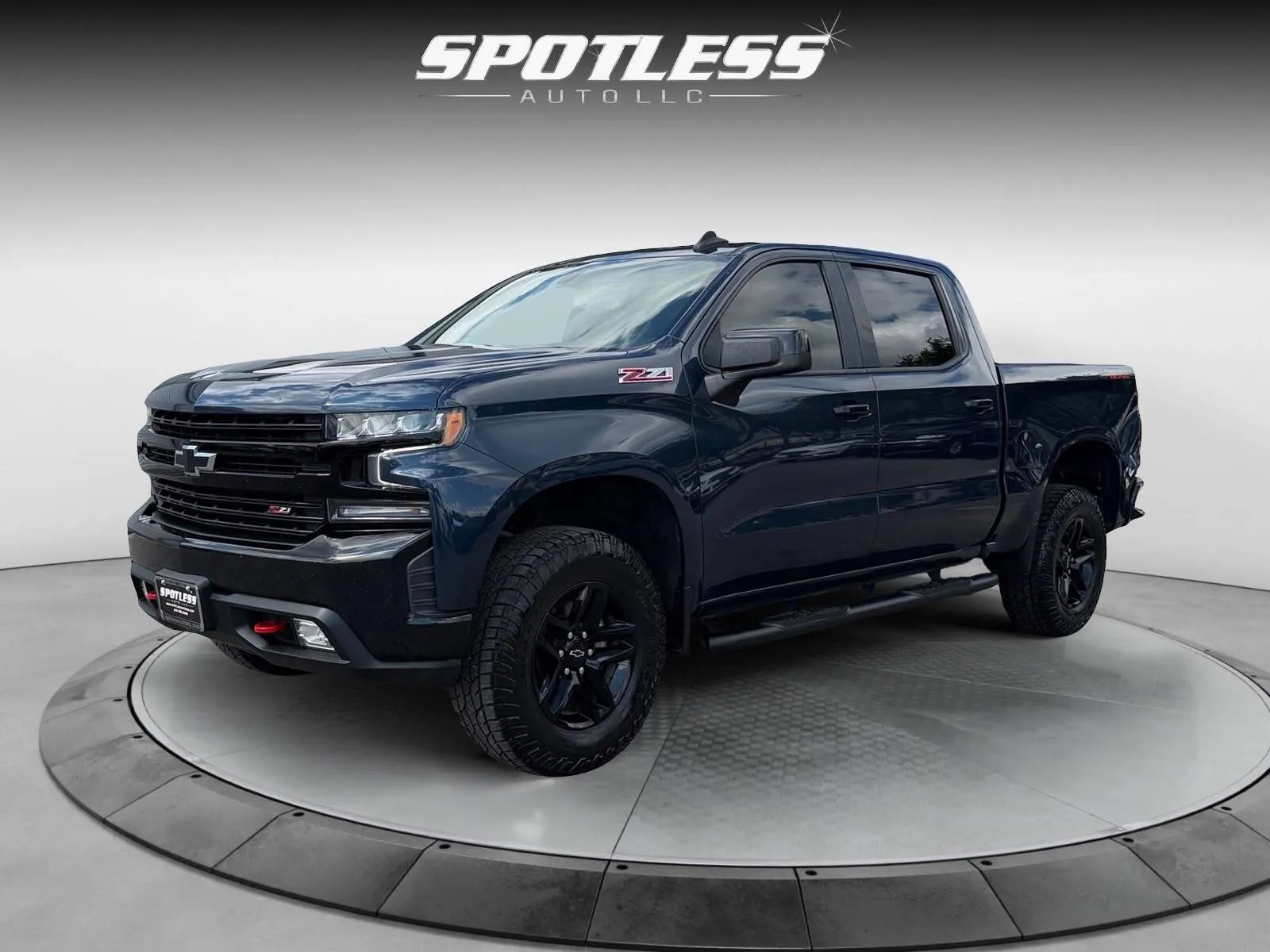 Chevrolet Silverado photo 3