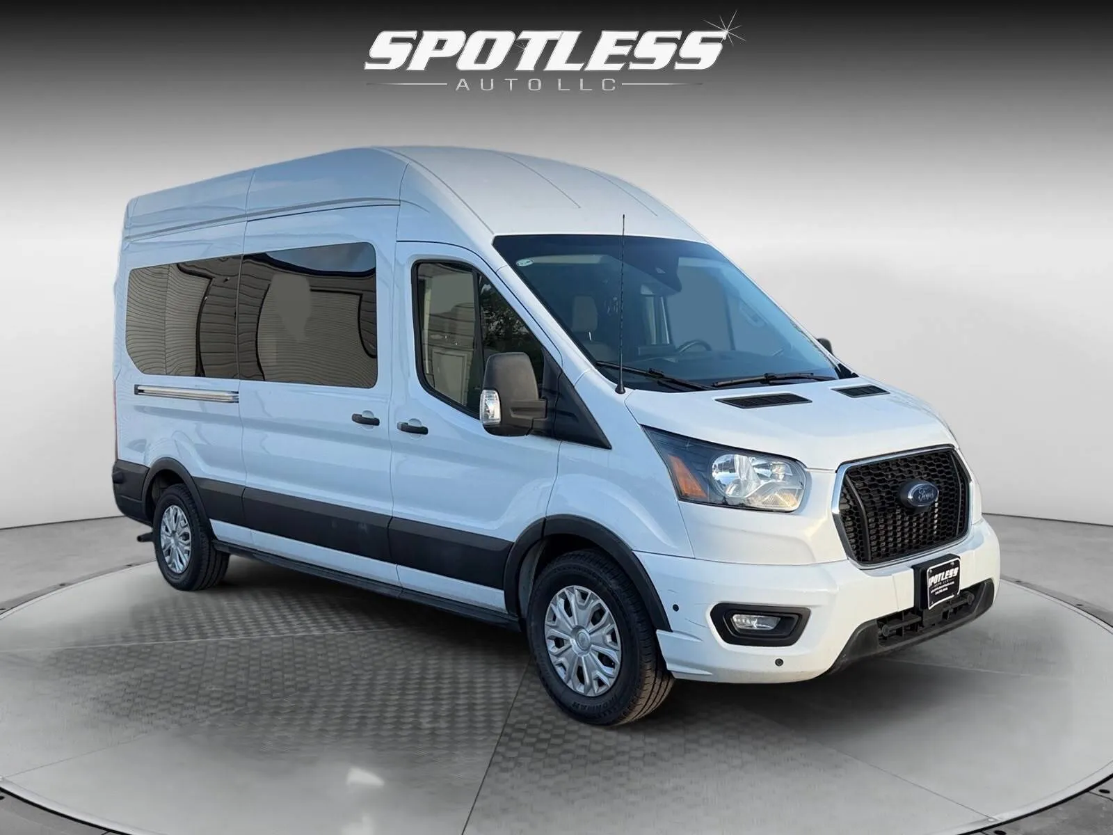 Ford Transit photo 11