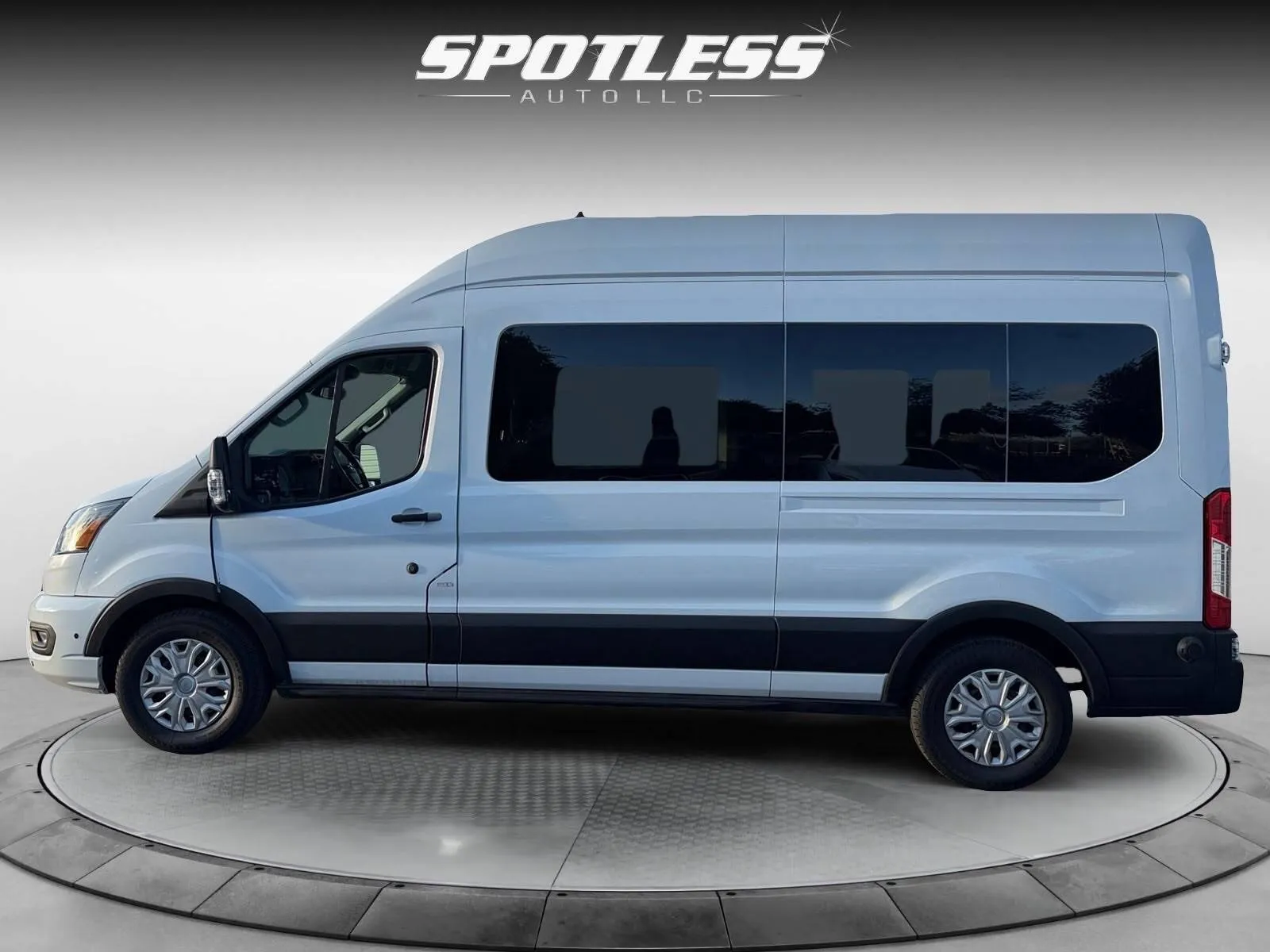 Ford Transit photo 4
